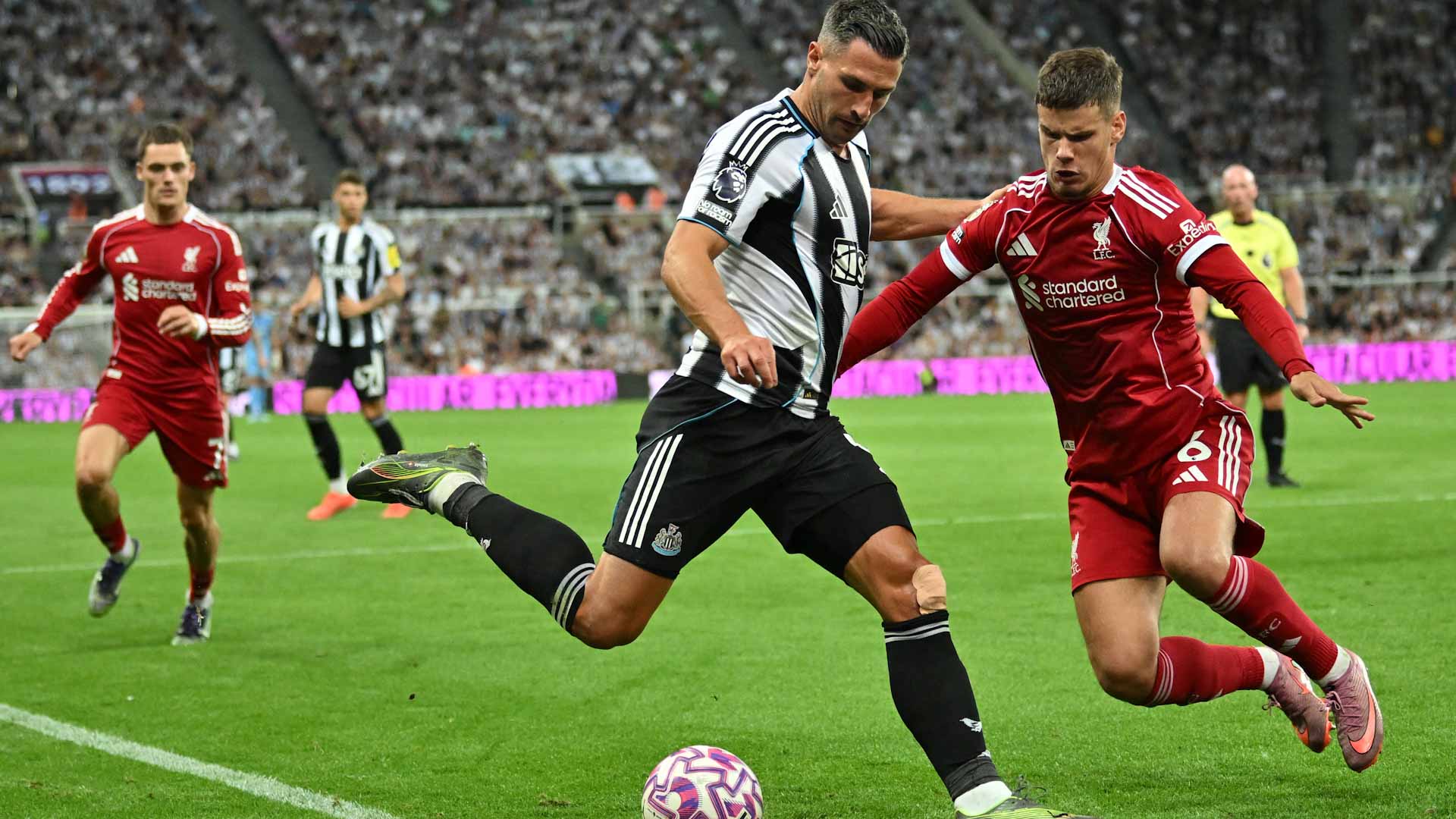 ليفربول ينجو من السقوط أمام نيوكاسل في الدوري الإنجليزي 