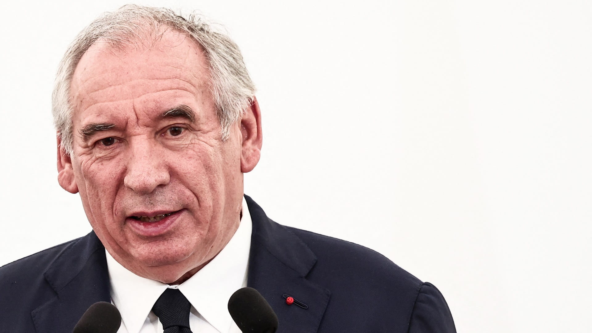 French political turmoil sends European stocks down 