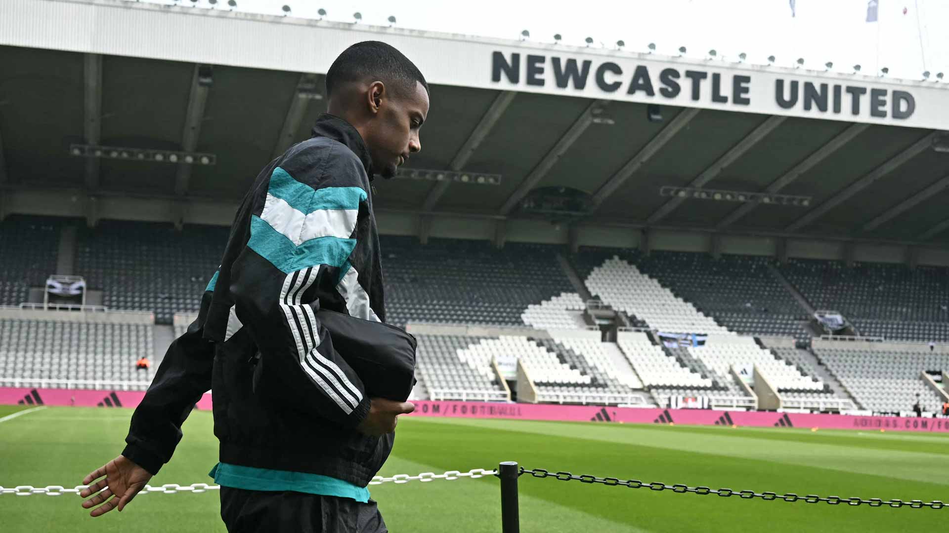 Isak called up for World Cup qualifiers 