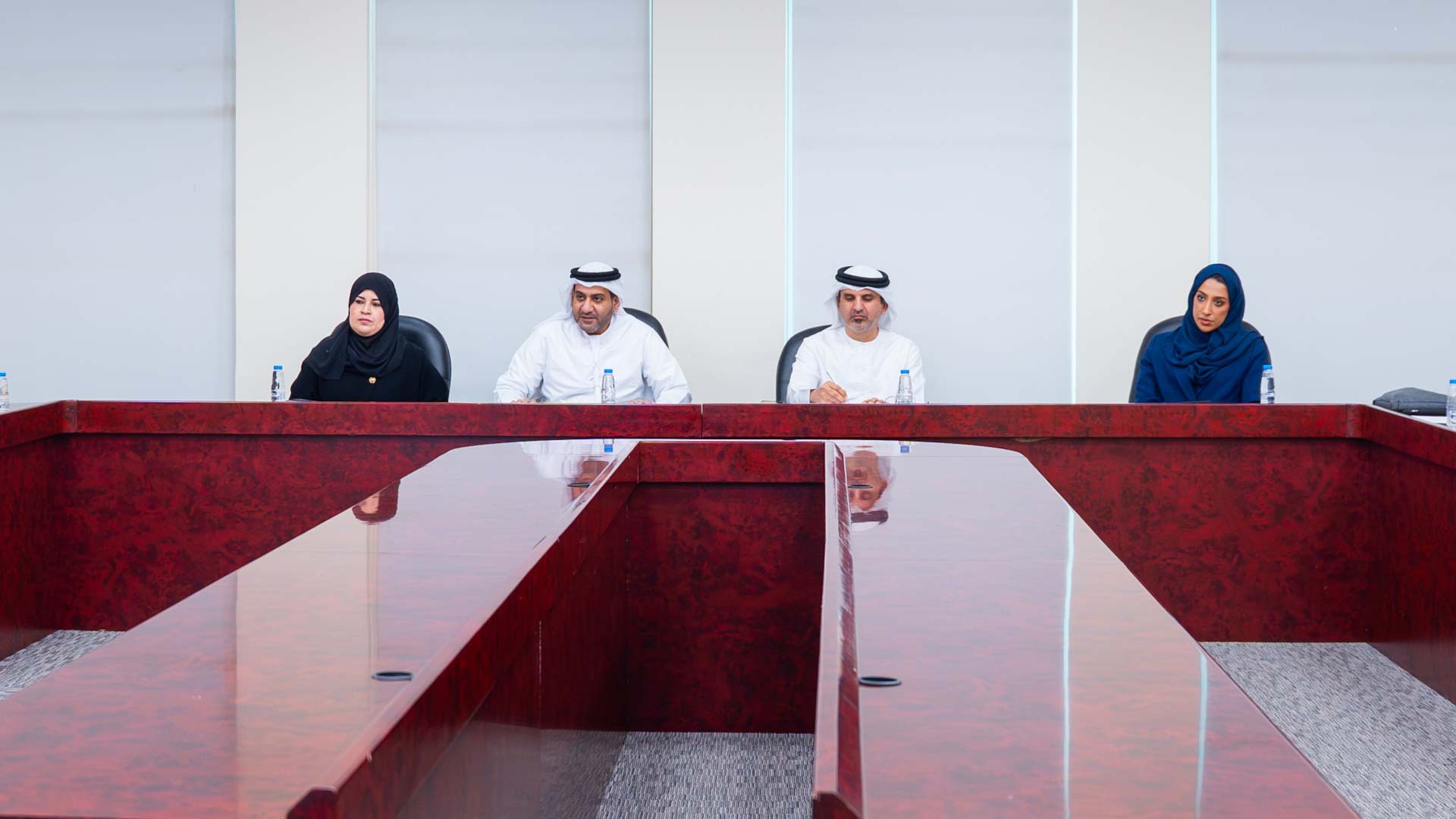 دائرة القضاء ومجلس الشارقة للإعلام يعززان المهنية والوعي بالقانون 