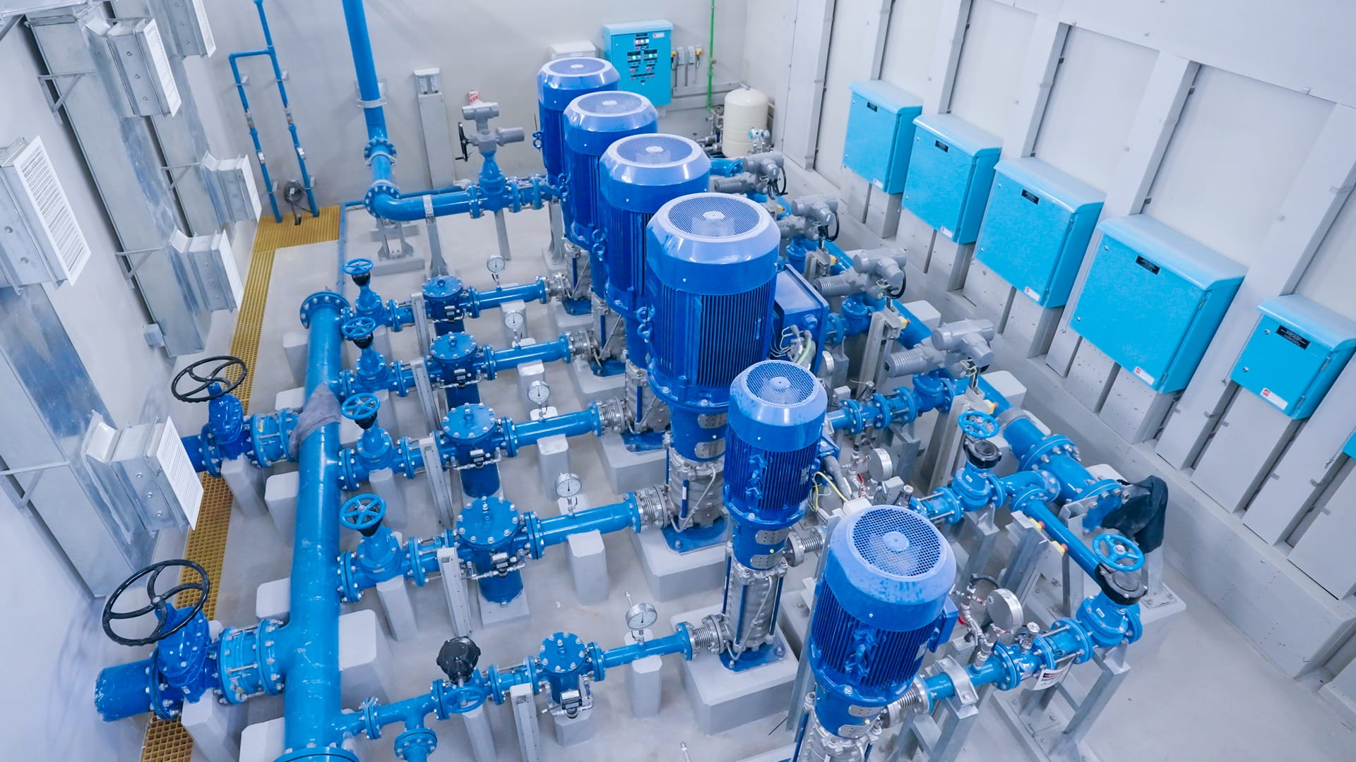 "كهرباء الشارقة" تنجز مشروع خط مياه رئيسي من كلباء إلى وادي الحلو 