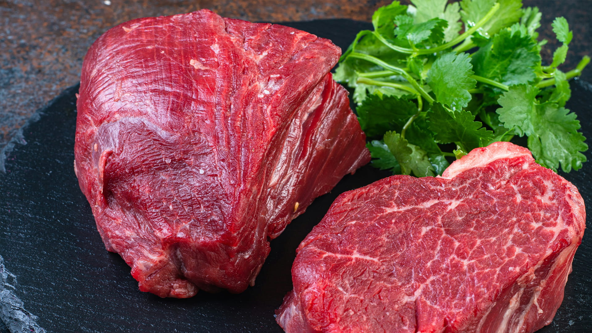 الإفراط في تناول اللحوم الحمراء يزيد من تضخم جدران شرايين القلب 