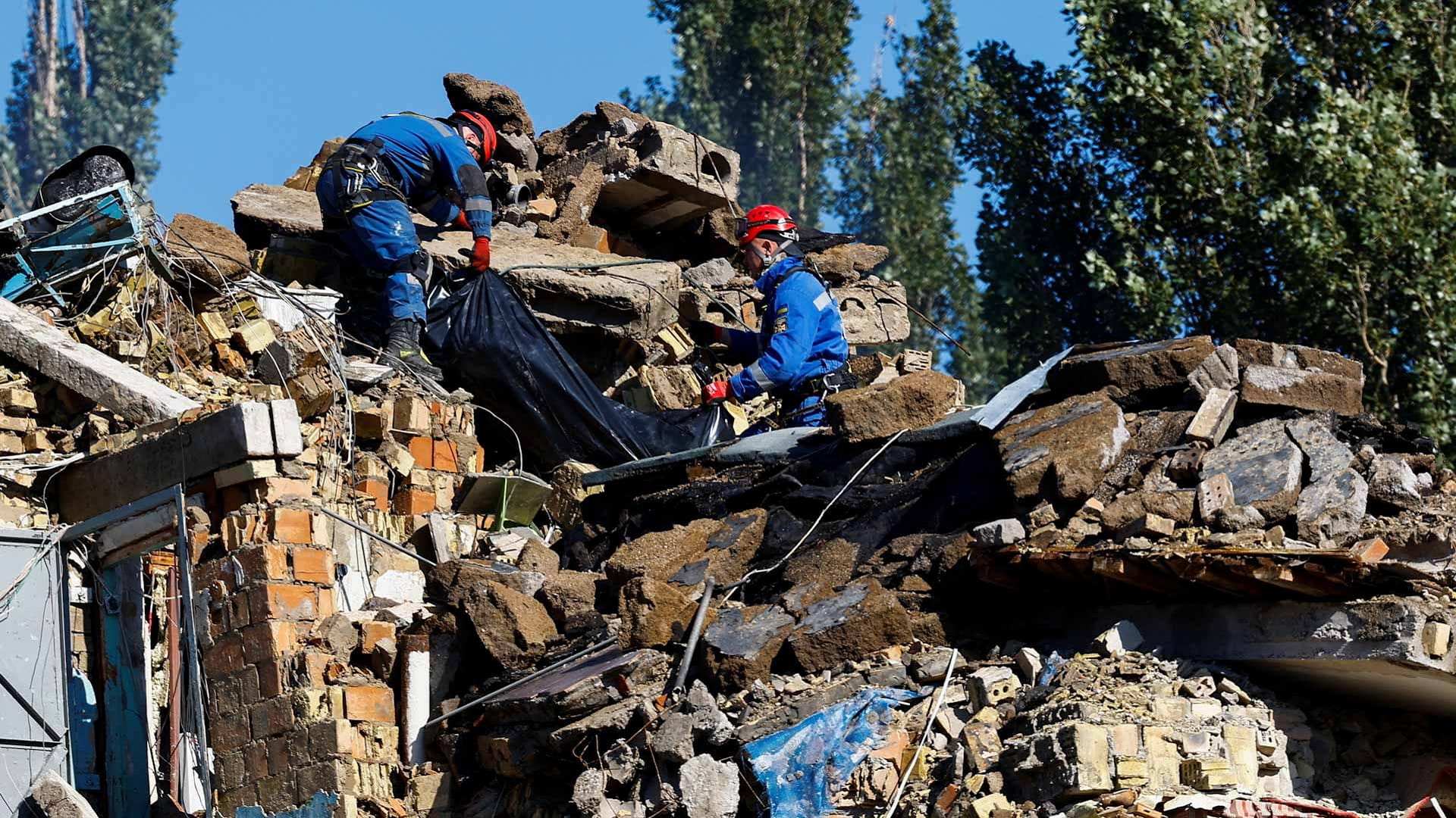 أوكرانيا: روسيا قصفت كييف بصواريخ وطائرات مسيرة