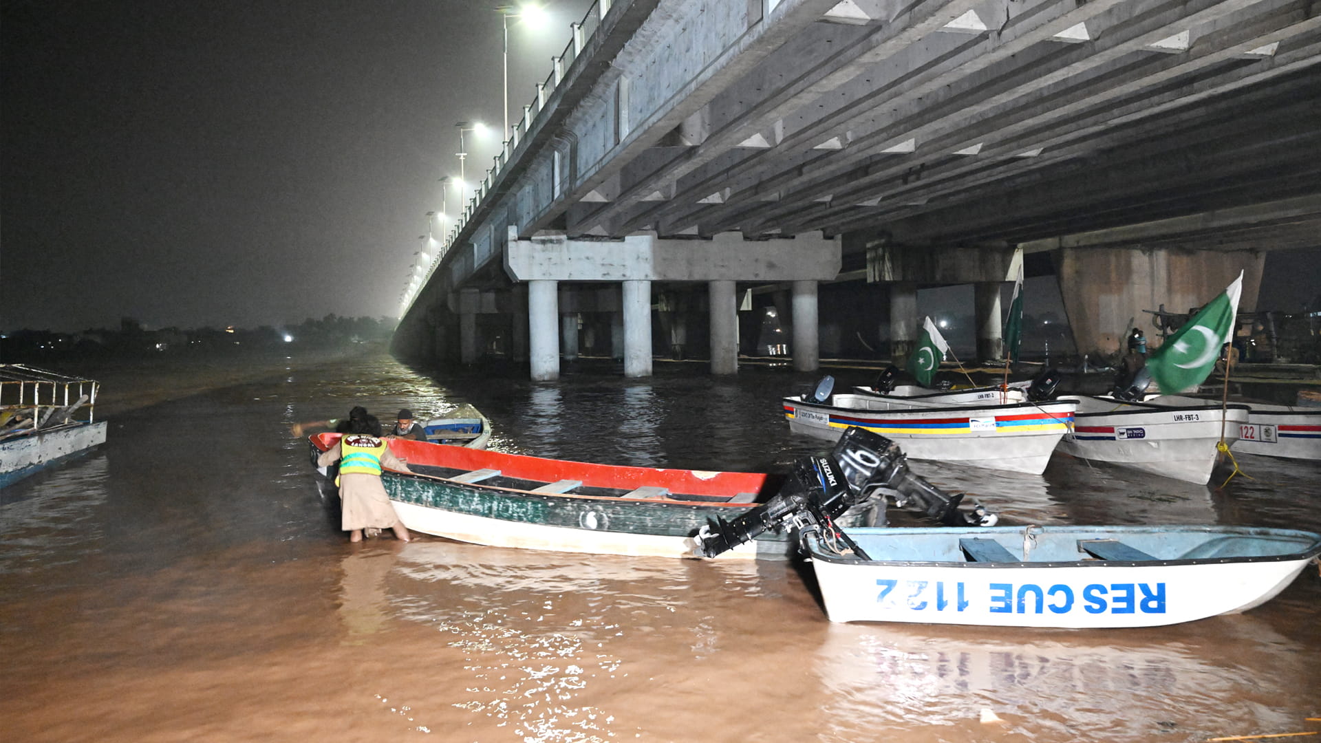 لتنظيم تدفق المياه.. باكستان تفجر سداً استعداداً لفيضانات عارمة 