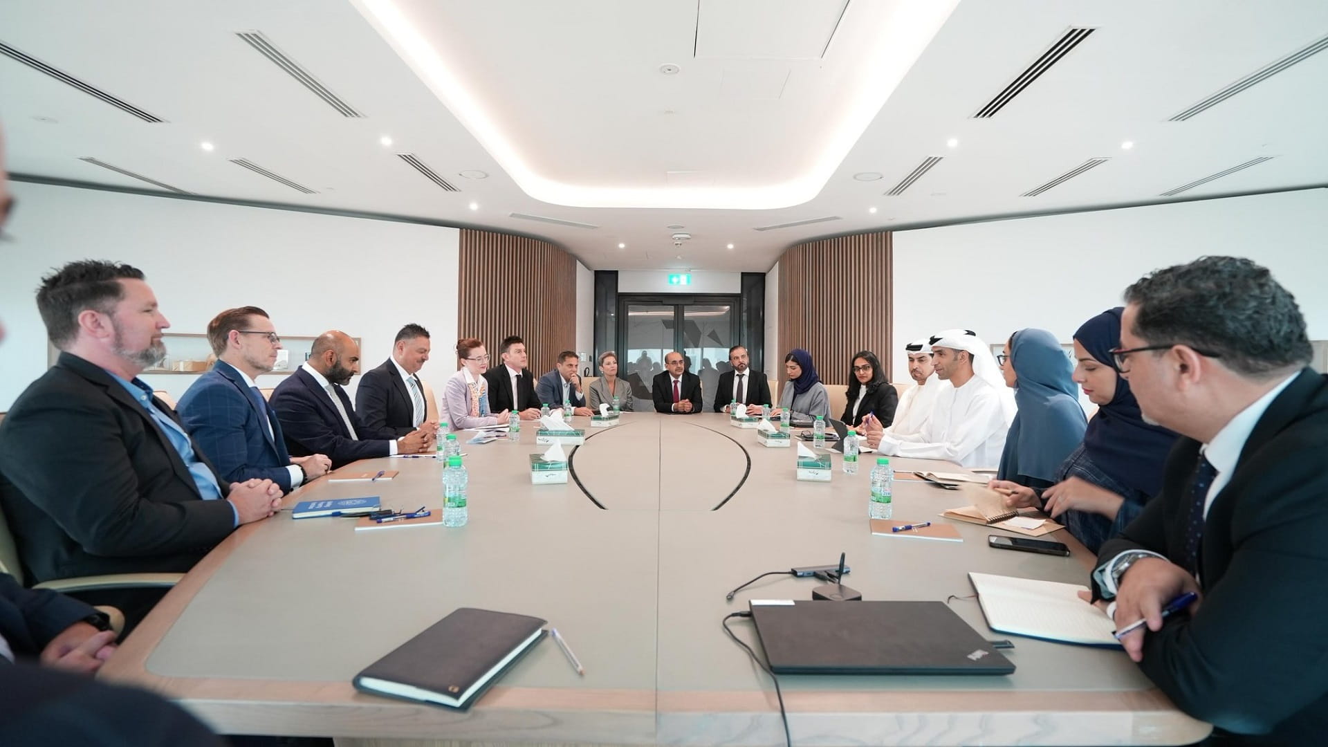 وزير التجارة الخارجية يبحث مع مجلس الأعمال الفيتنامي تعزيز التعاون 