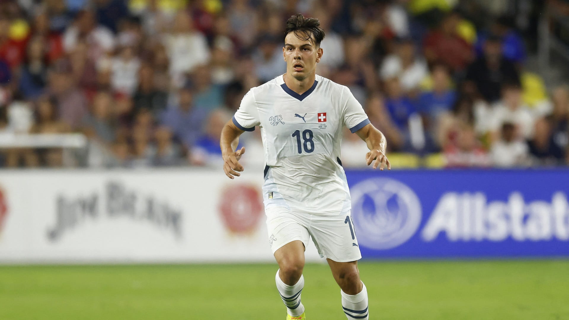 ميلان الإيطالي يخسر جهود السويسري جاشاري لمدة شهرين  