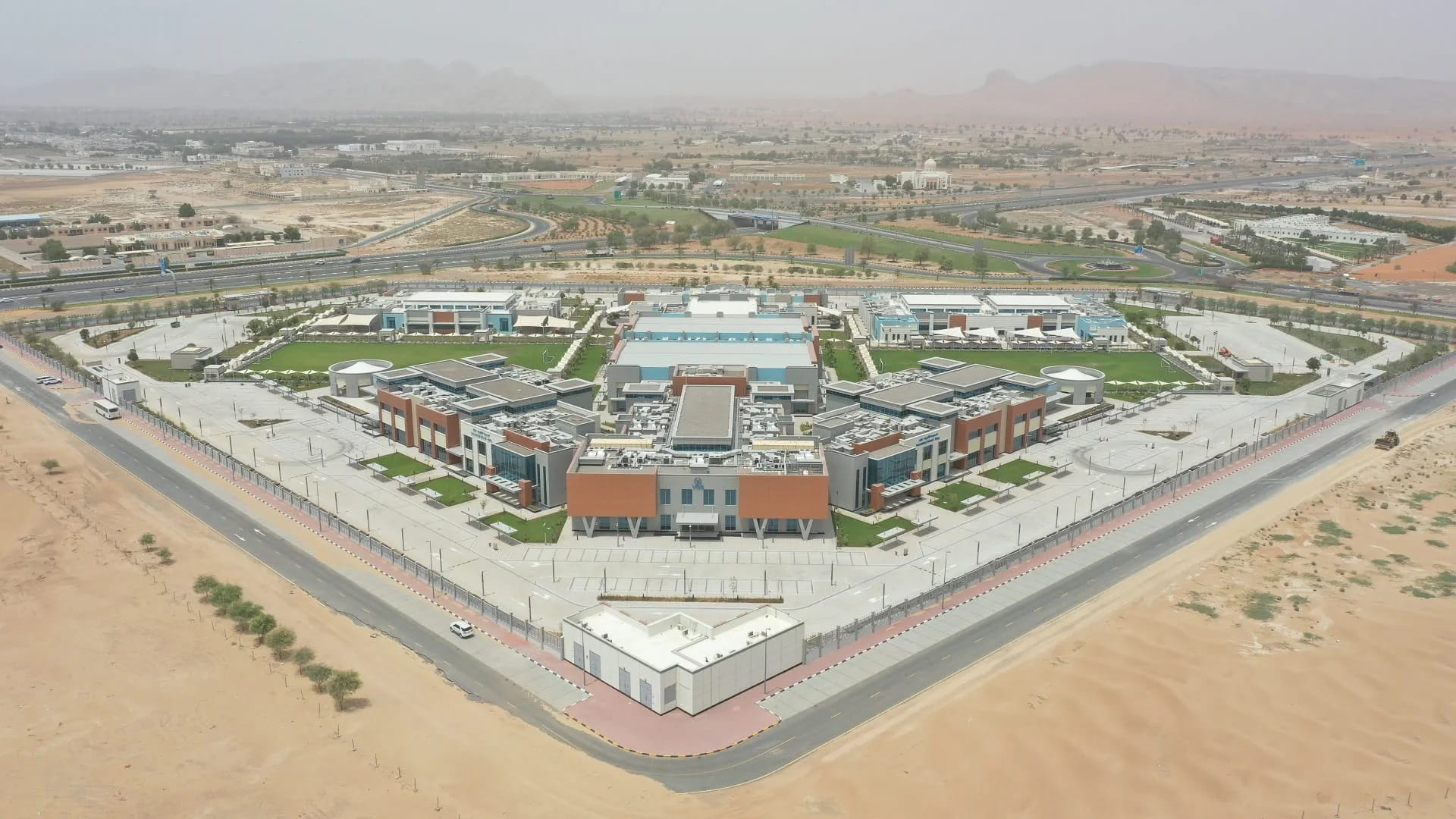 مدرسة فكتوريا تستقبل 4000 طالب وطالبة في العام الدراسي الجديد 