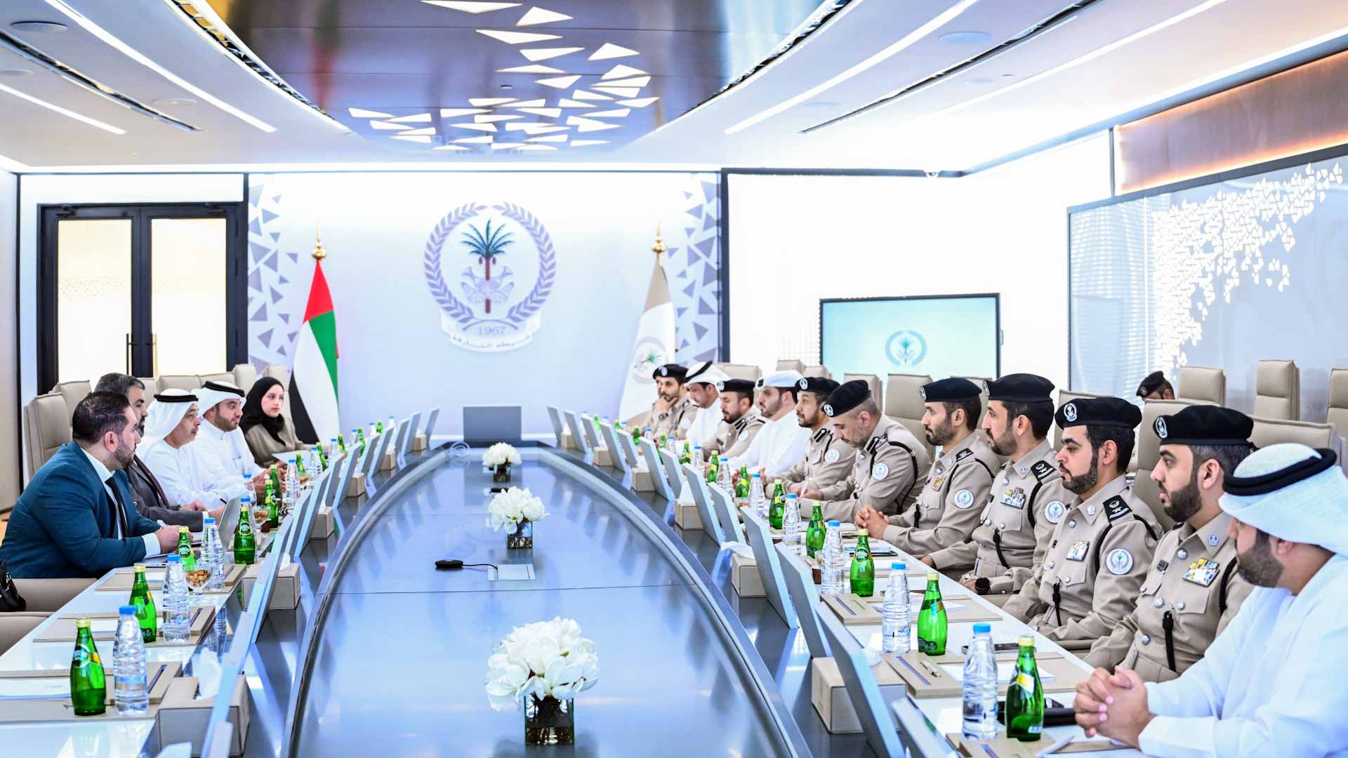 شرطة الشارقة ودائرة القضاء تبحثان تطوير المبادرات المشتركة 