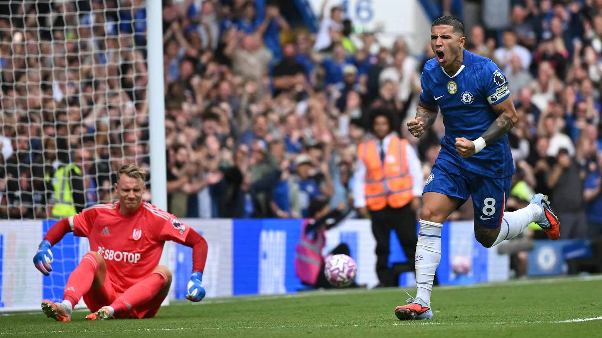 تشلسي يتصدر الدوري الإنجليزي الممتاز مؤقتاً 