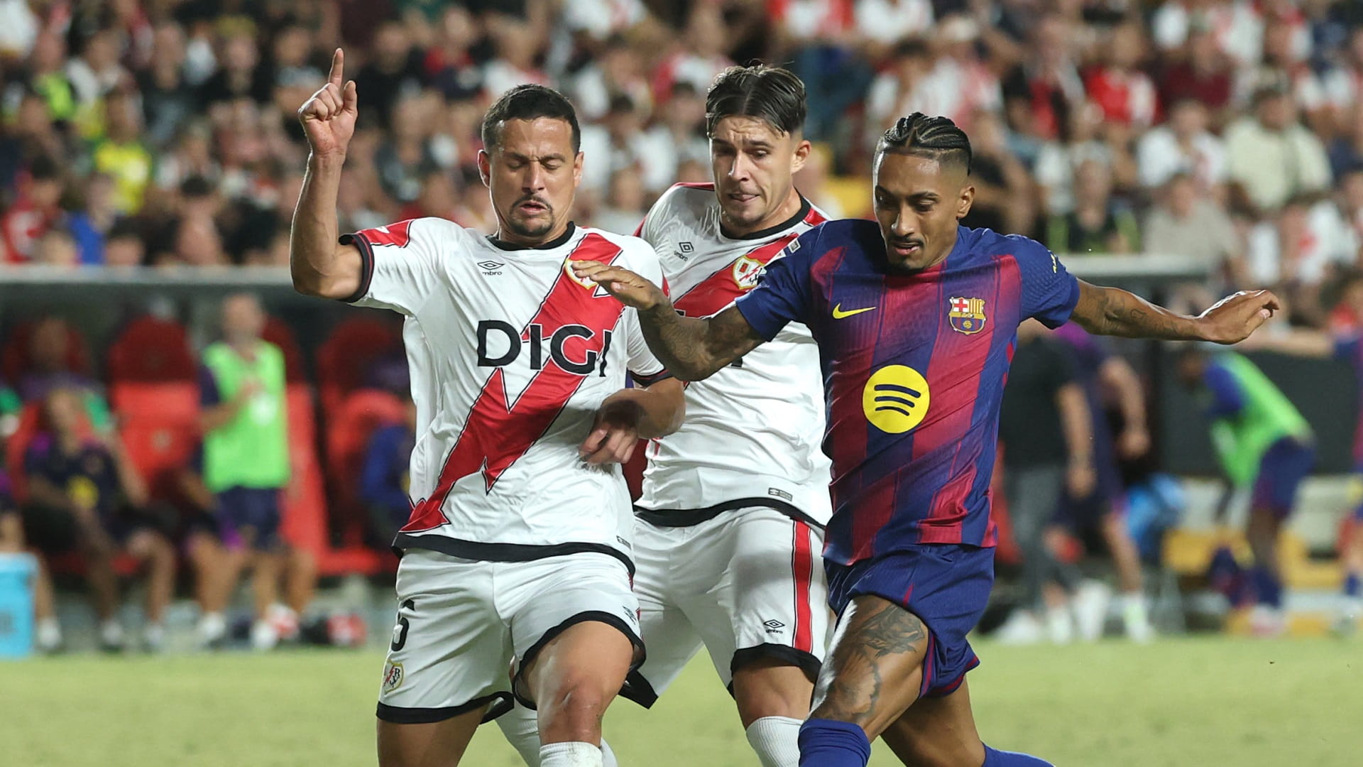 برشلونة يتعثر أمام رايو فايكانو في الدوري الإسباني    