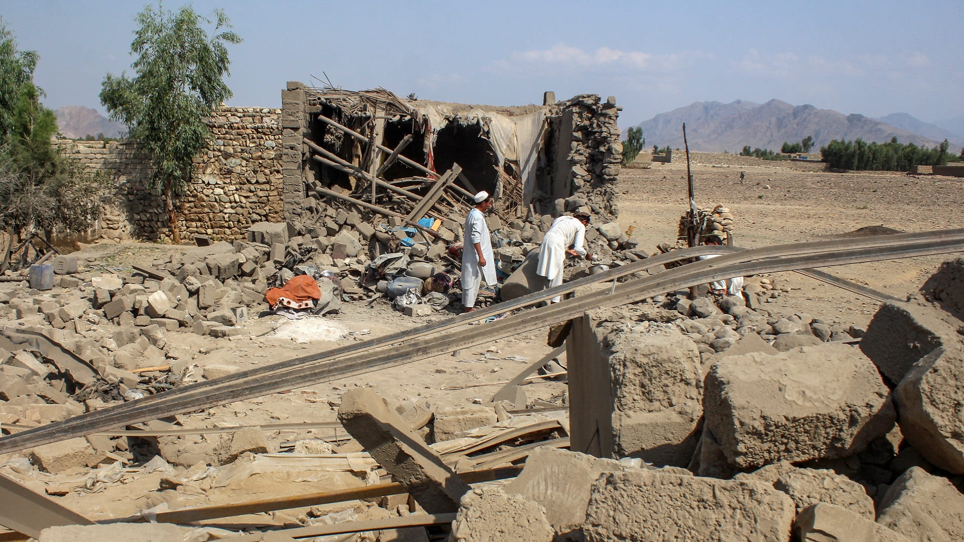 مقتل 9 في زلزال بقوة 6 درجات هز جنوب شرق أفغانستان