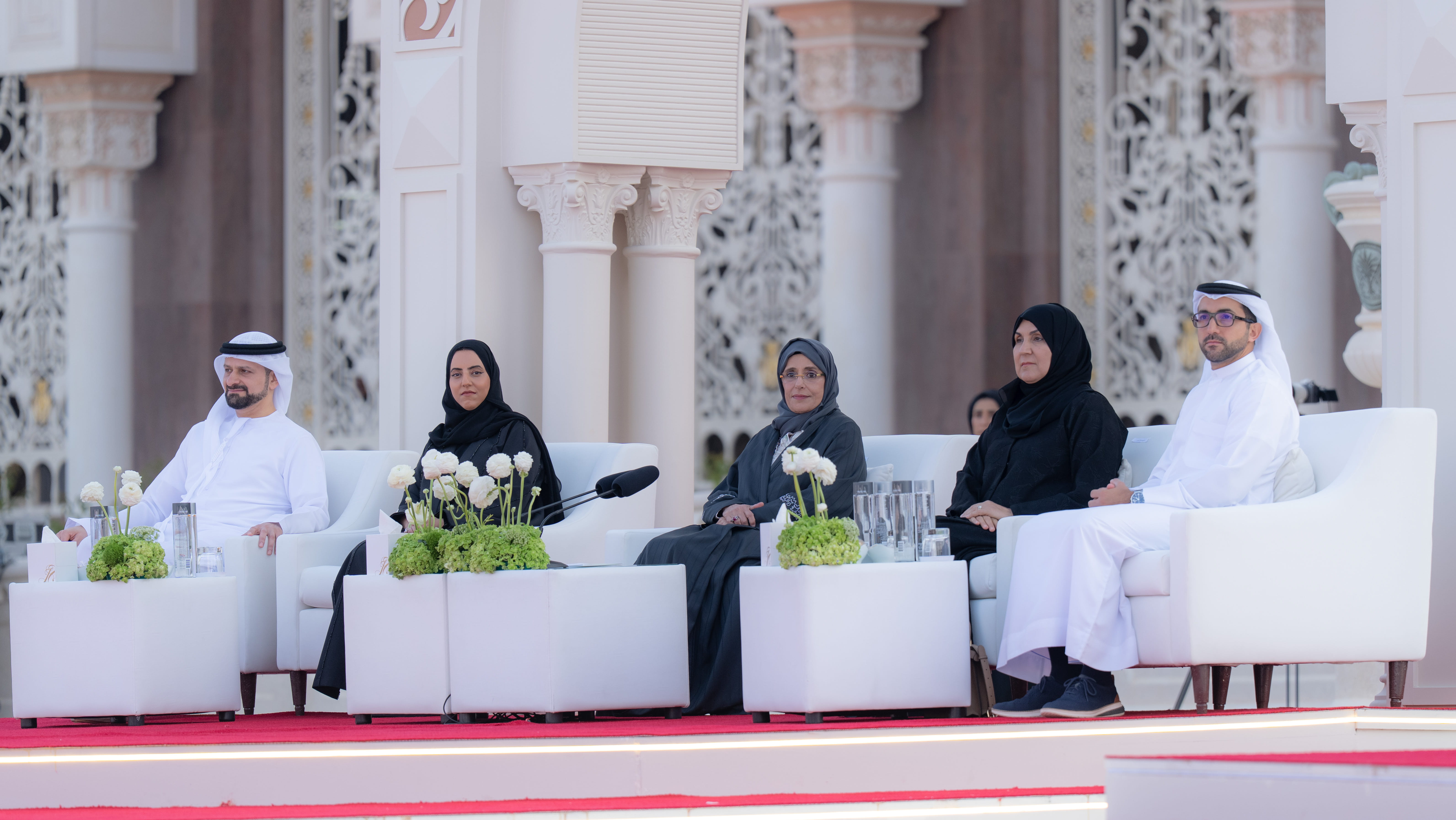 جواهر القاسمي تشهد تكريم الفائزين بجائزة الشيخ سلطان لطاقات الشباب