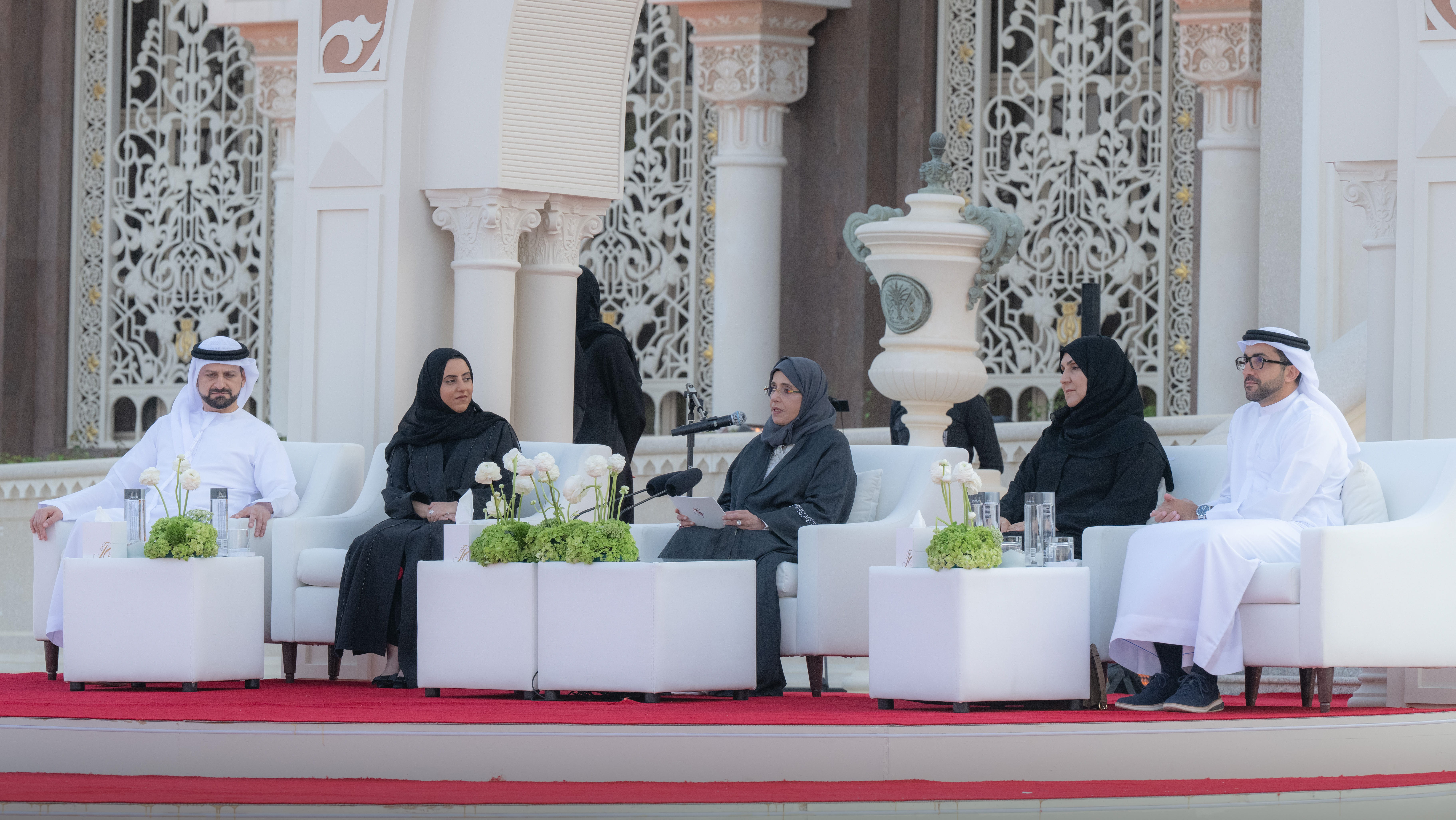 جواهر القاسمي تشهد تكريم الفائزين بجائزة الشيخ سلطان لطاقات الشباب