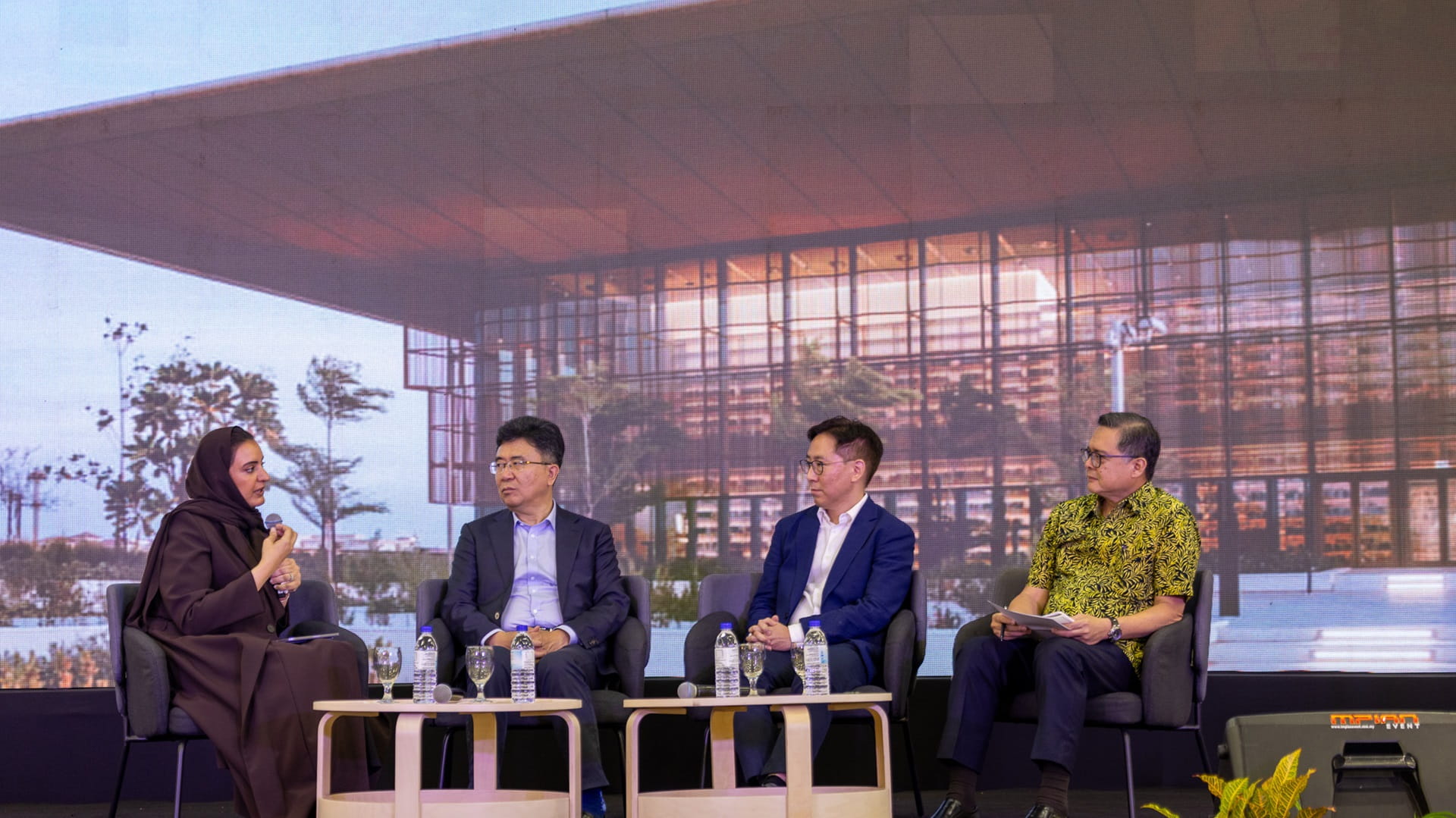 صورة بعنوان: بيت الحكمة يتألق في افتتاح "معرض سيلانجور للكتاب" بماليزيا 