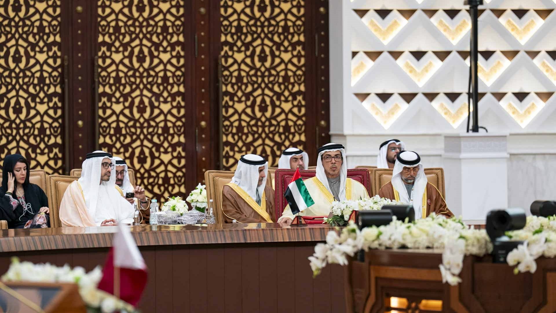 منصور بن زايد يشارك في القمة الخليجية الـ 46 في البحرين