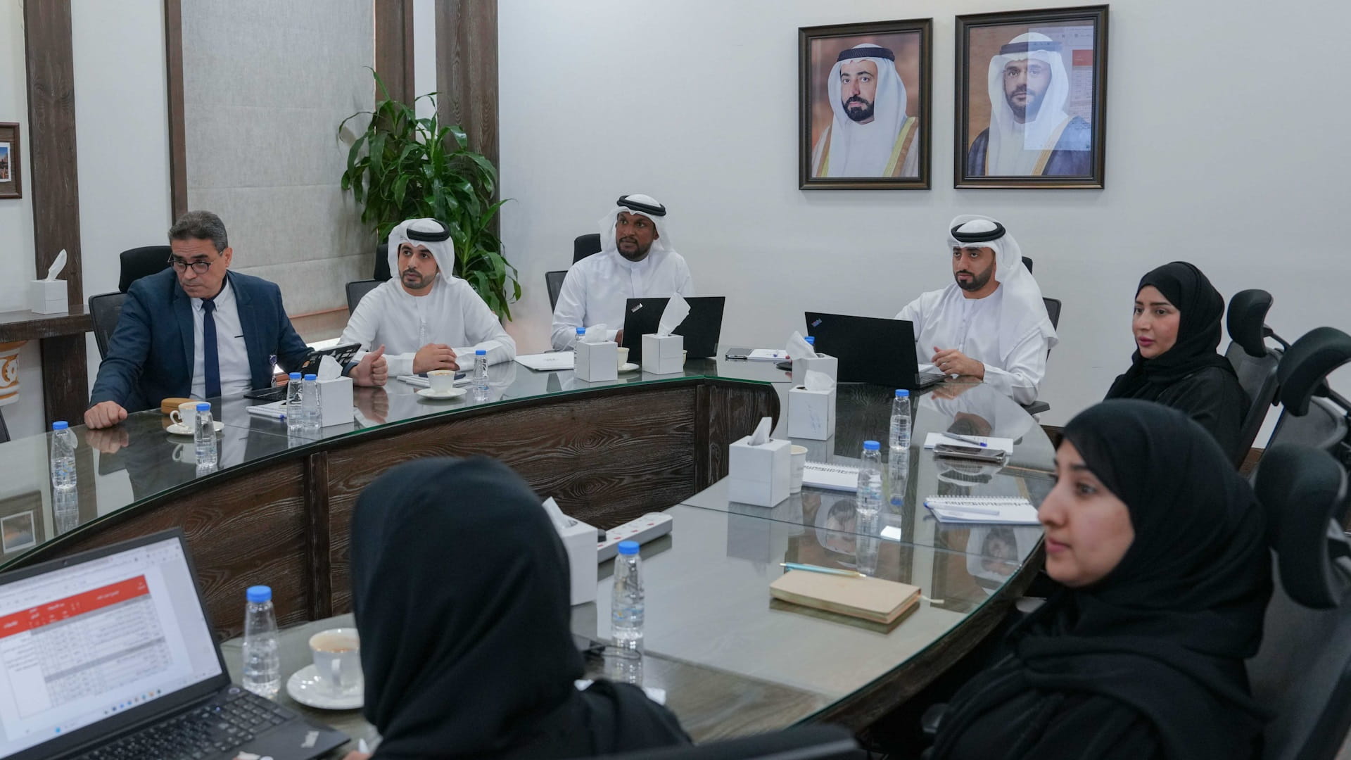 "موارد الشارقة" تتابع تطبيق نظام إدارة الوثائق مع "دار الوثائق"