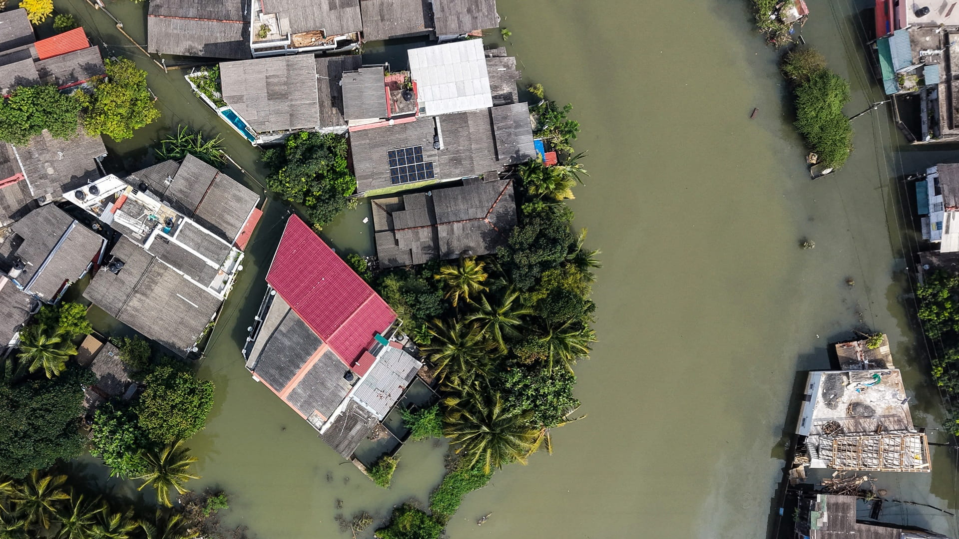 Rain forecasts deepen fears in flood-stricken Indonesia, Sri Lanka 