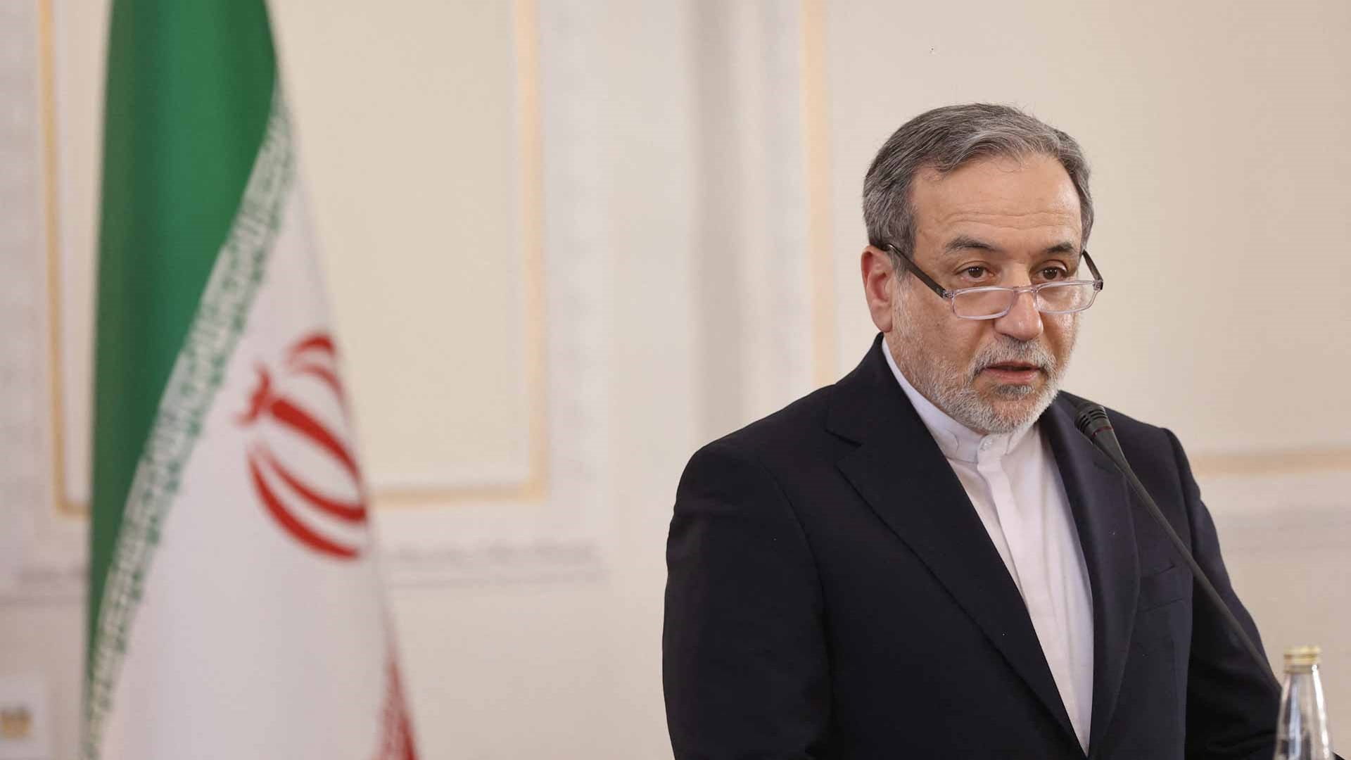 إيران تدعو وزير خارجية لبنان لزيارتها ومناقشة العلاقات الثنائية 