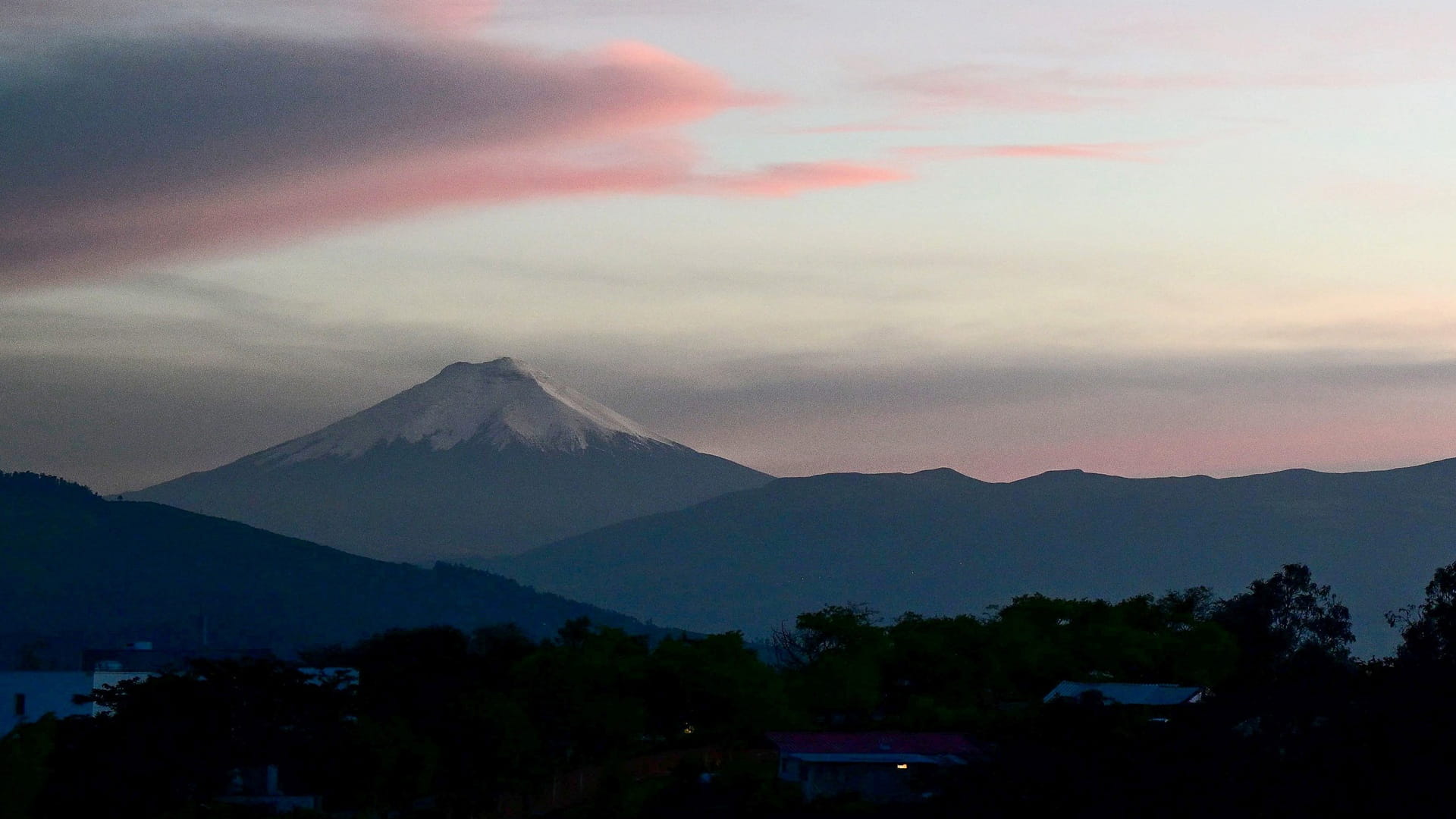 Volcanic eruptions may have brought black death to Europe 