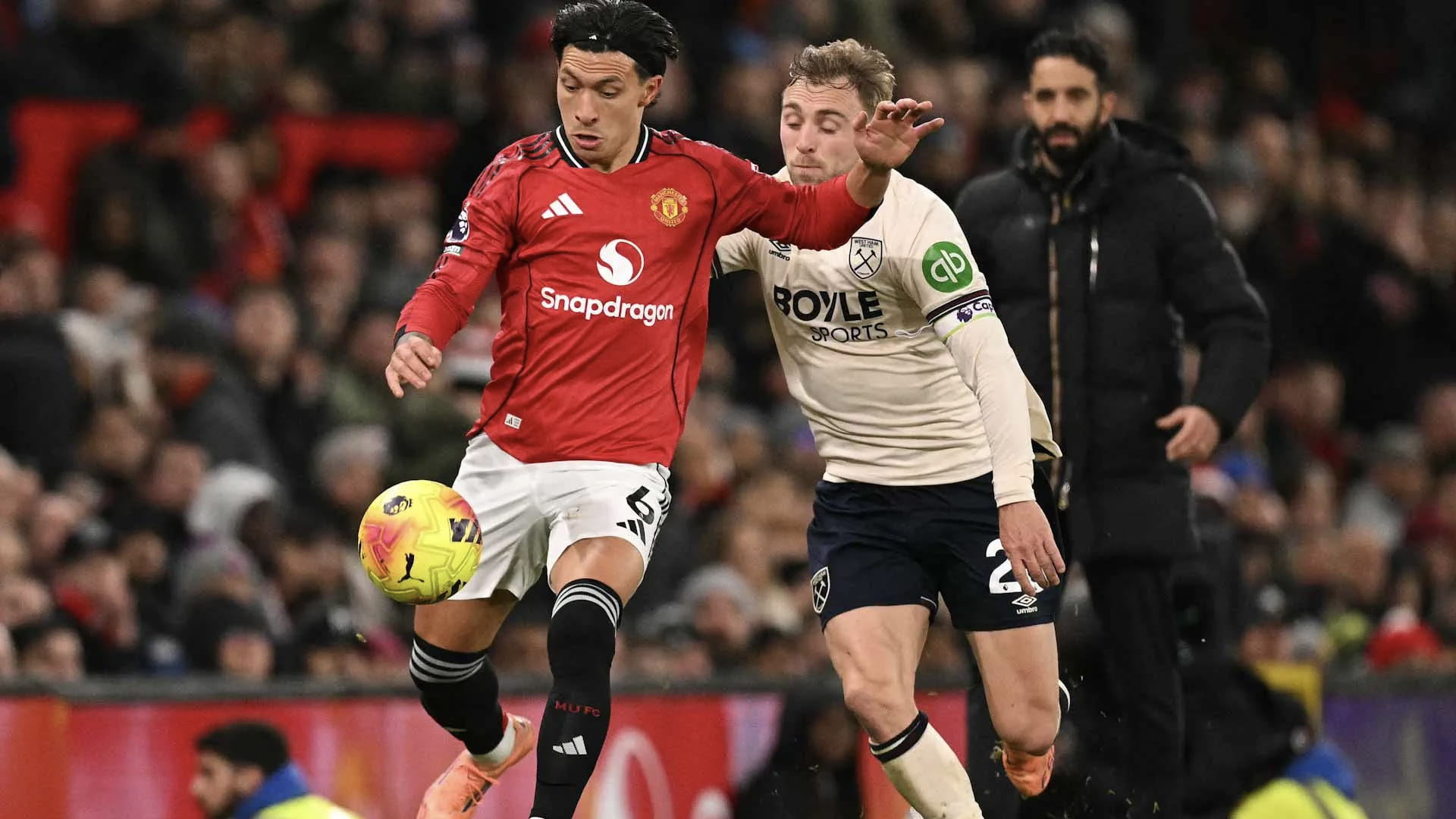 Manchester United miss top-four chance