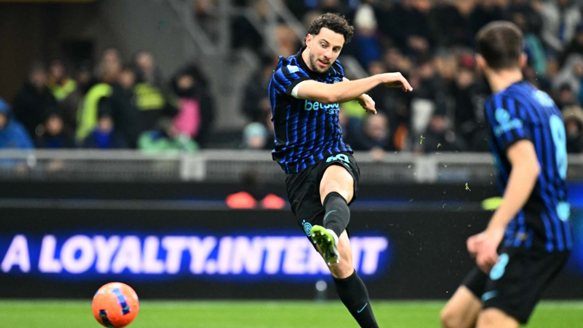 Inter Milan takes the lead in Serie A