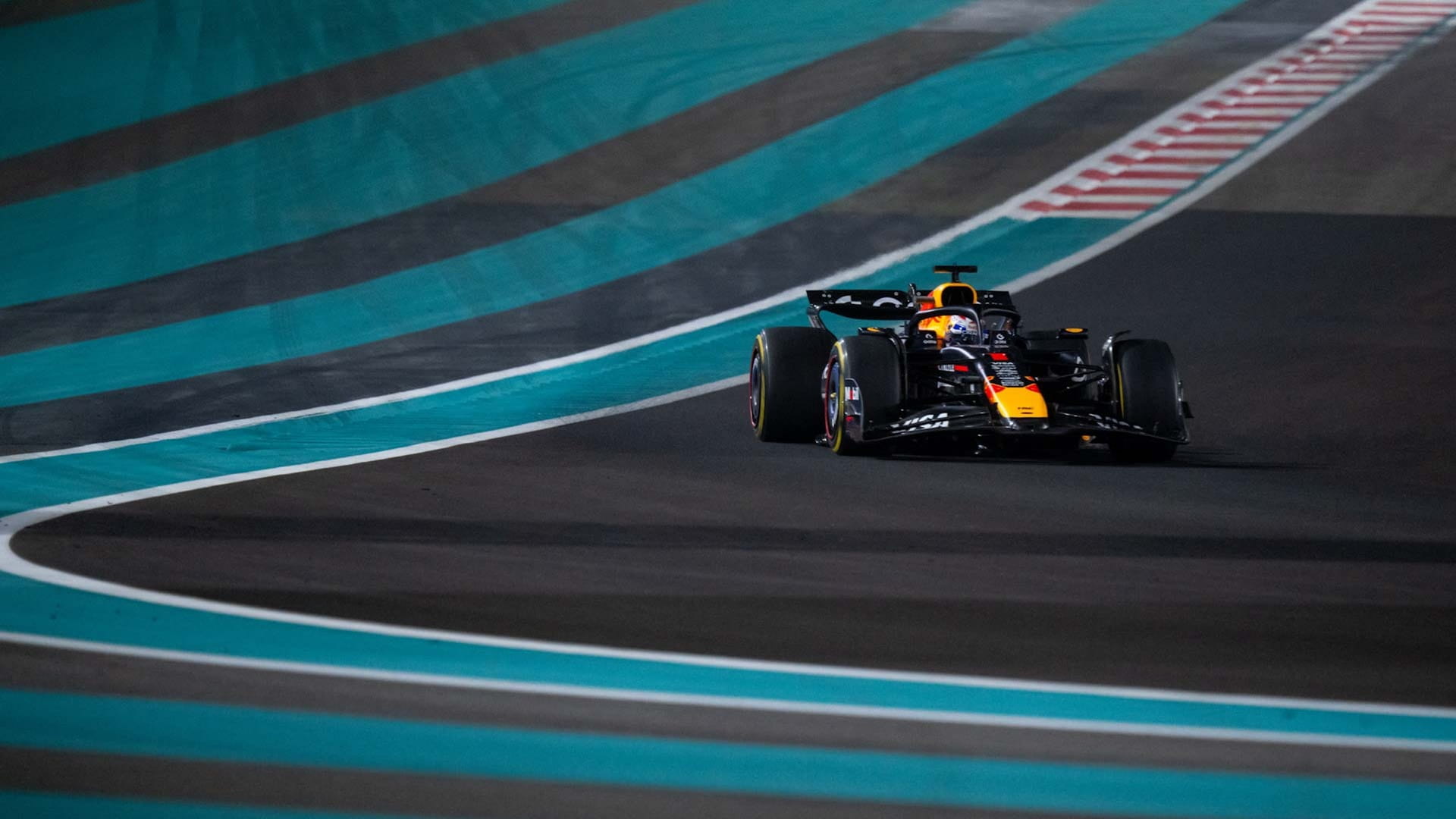 فيرستابن أول المنطلقين بجائزة الاتحاد للطيران الكبرى للفورمولا 1 