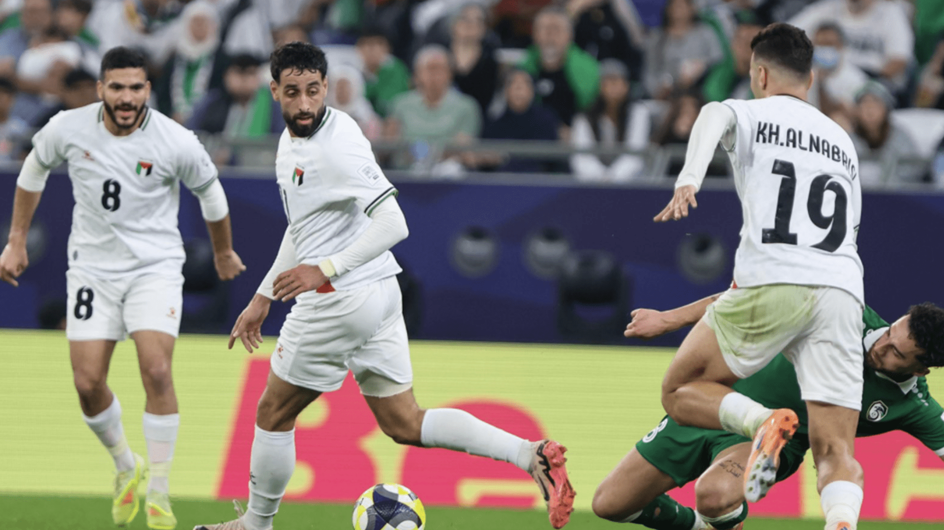 منتخبا فلسطين وسوريا يتعادلان ويبلغان ربع نهائي كأس العرب