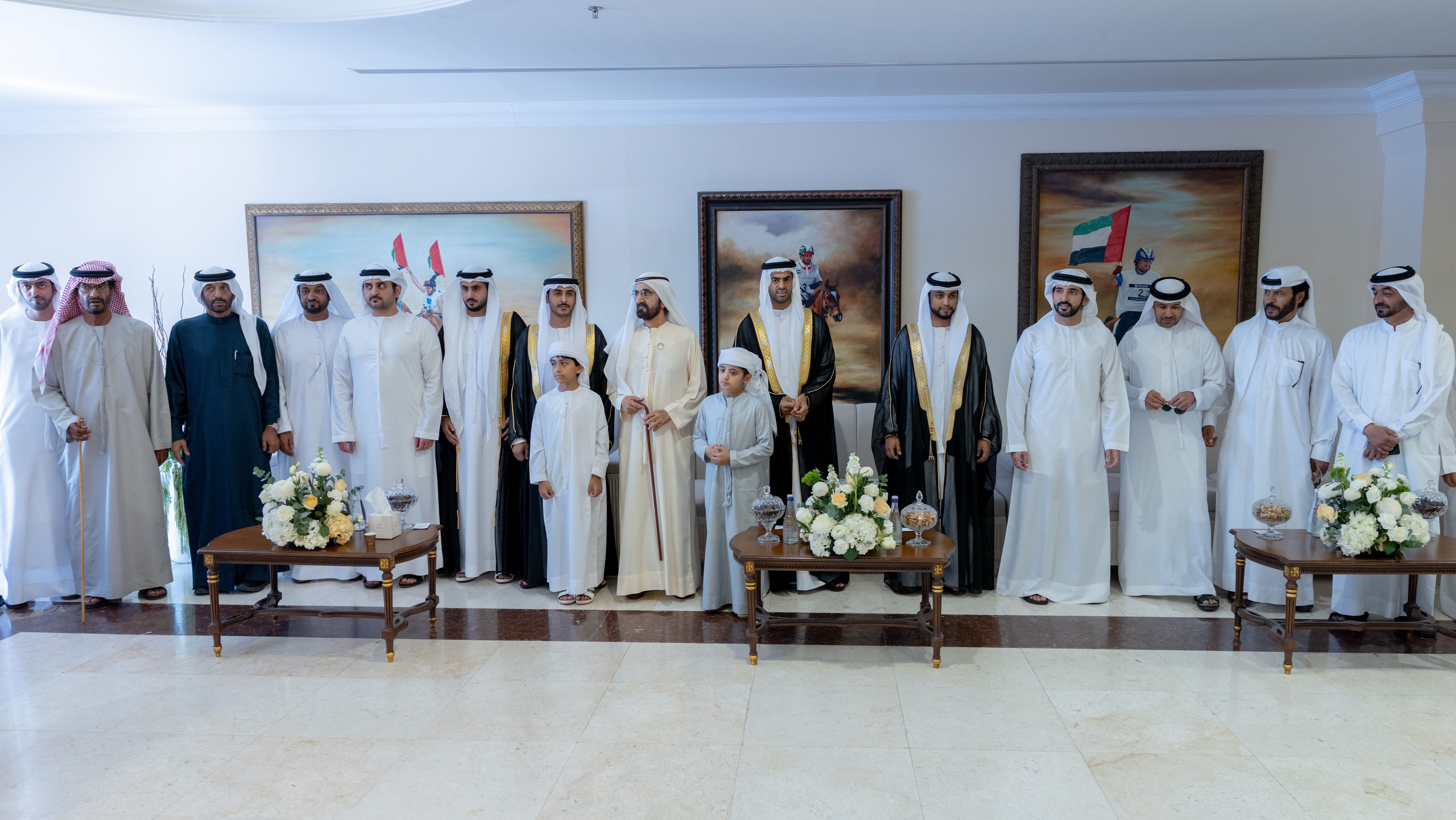 محمد بن راشد يحضر أفراح بن غدير والكتبي في دبي 