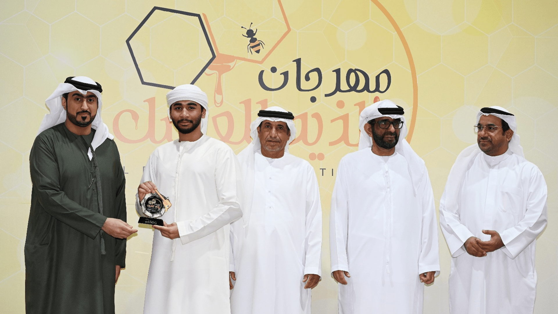 "مهرجان الذيد للعسل" يختتم فعالياته بتتويج 20 فائزاً وإقبال كبير 