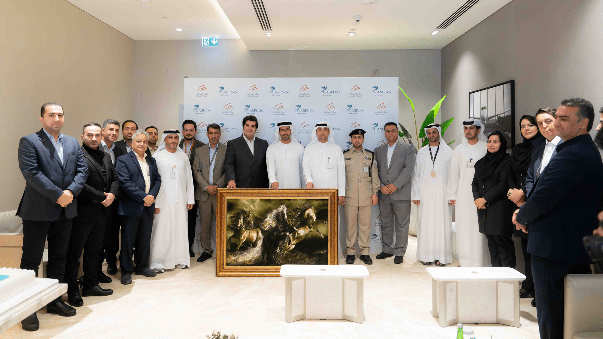 مطار الشارقة يضم طيران كاسبين إلى شبكته ويوسع الربط مع5مدن إيرانية 