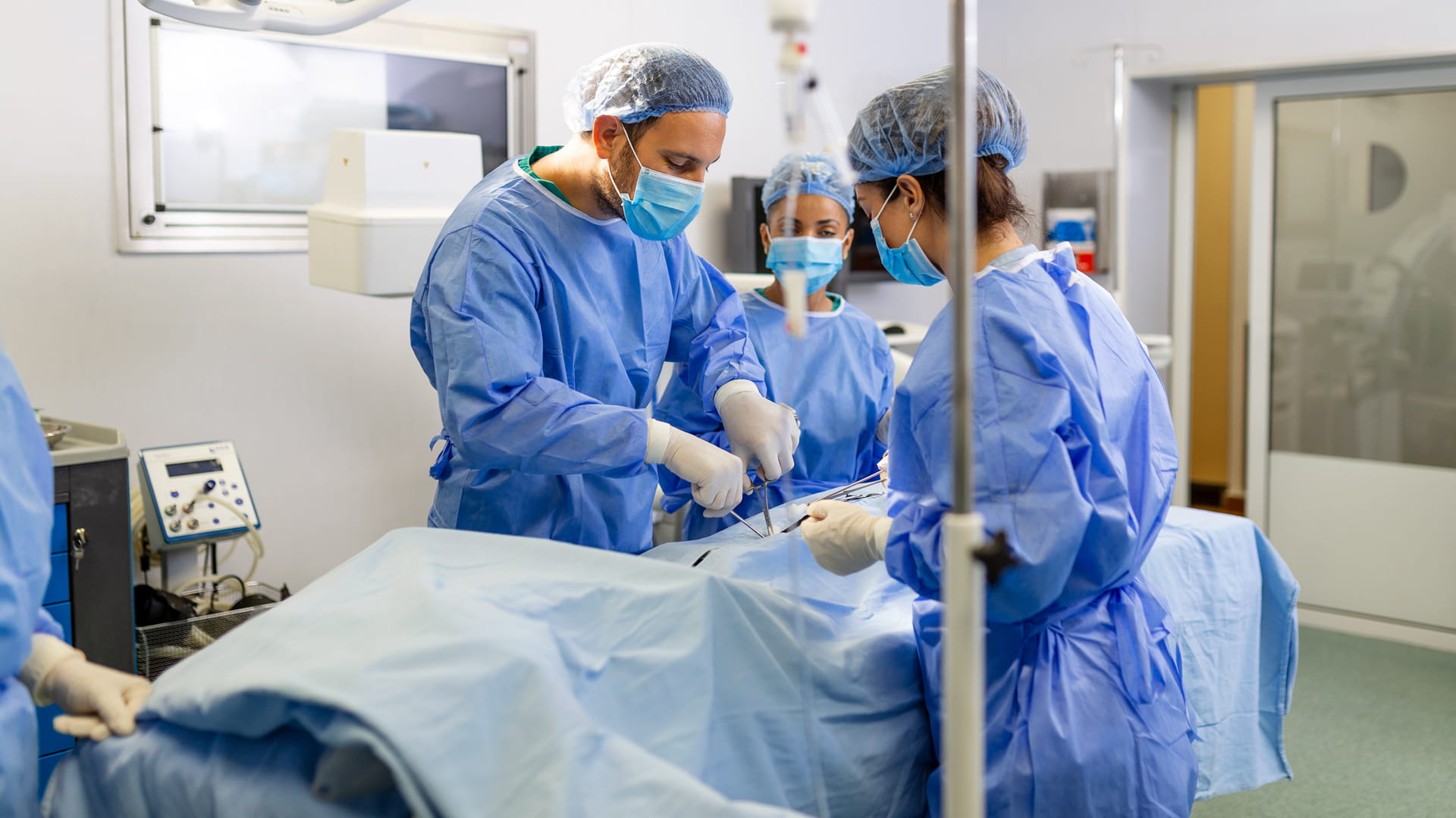 في خطوة بحثية مهمة..علماء يكتشفون صلة بكتيريا أمعاء بسرطان القولون 