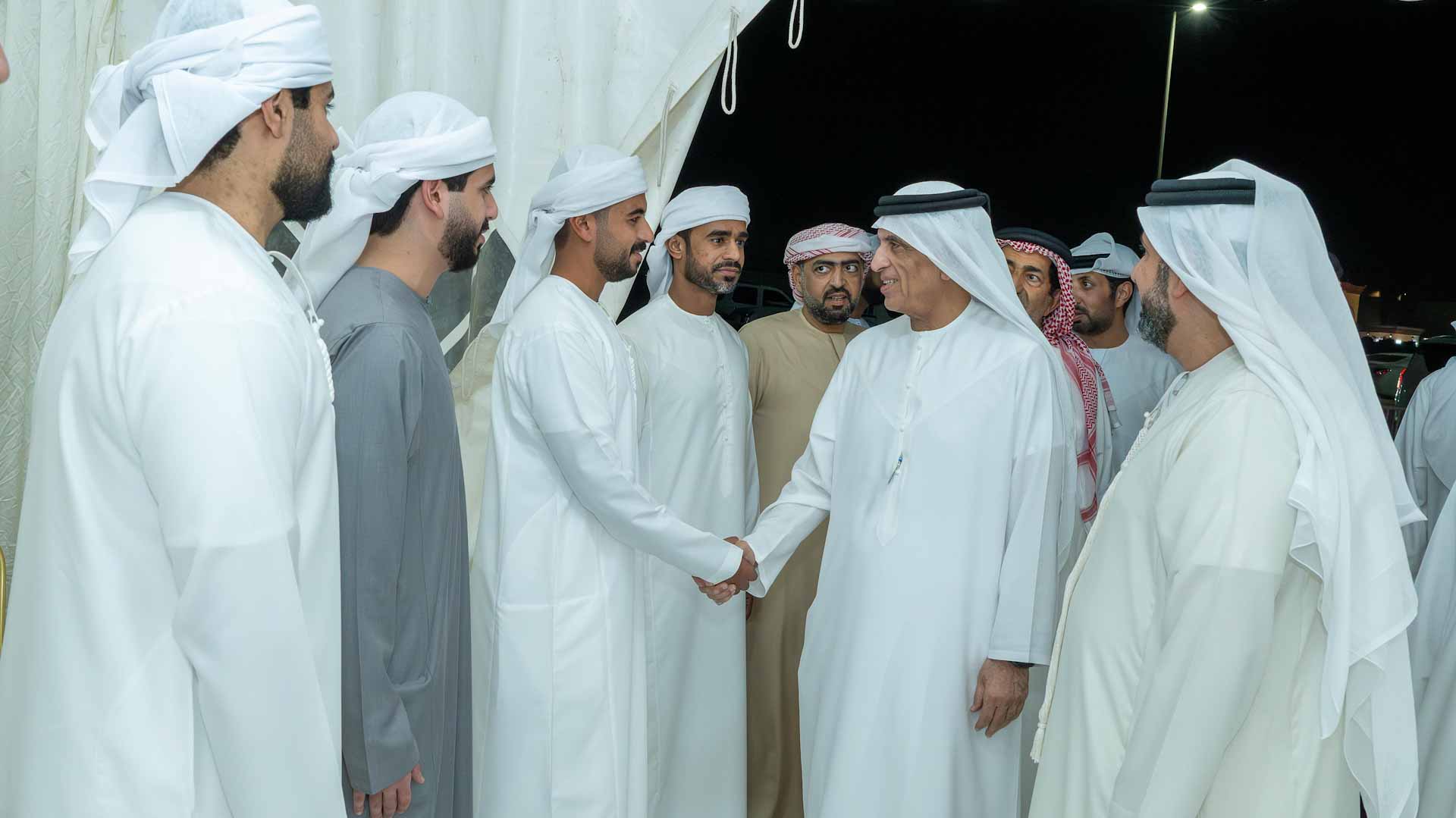 سعود بن صقر يعزي في وفاة محمد جاسم الزعابي 