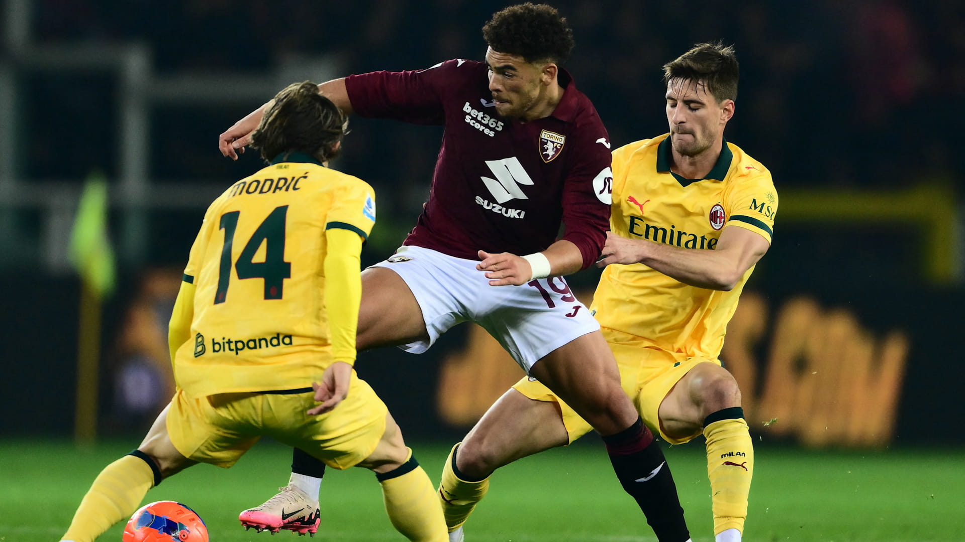 Pulisic quick-fire double sends AC Milan top of Serie A