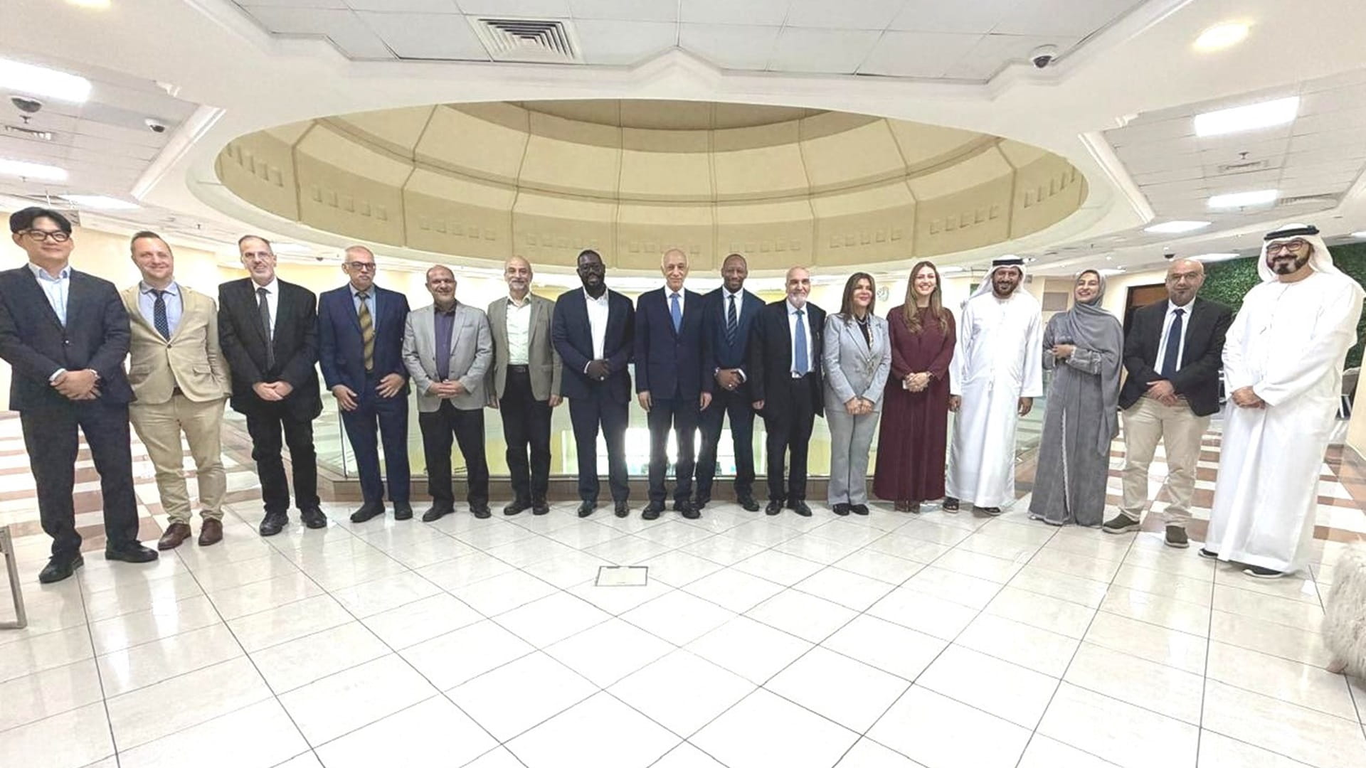 جامعة الشارقة وشركة LG NOVA تبحثان إنشاء مشروعات مشتركة للتقنيات 