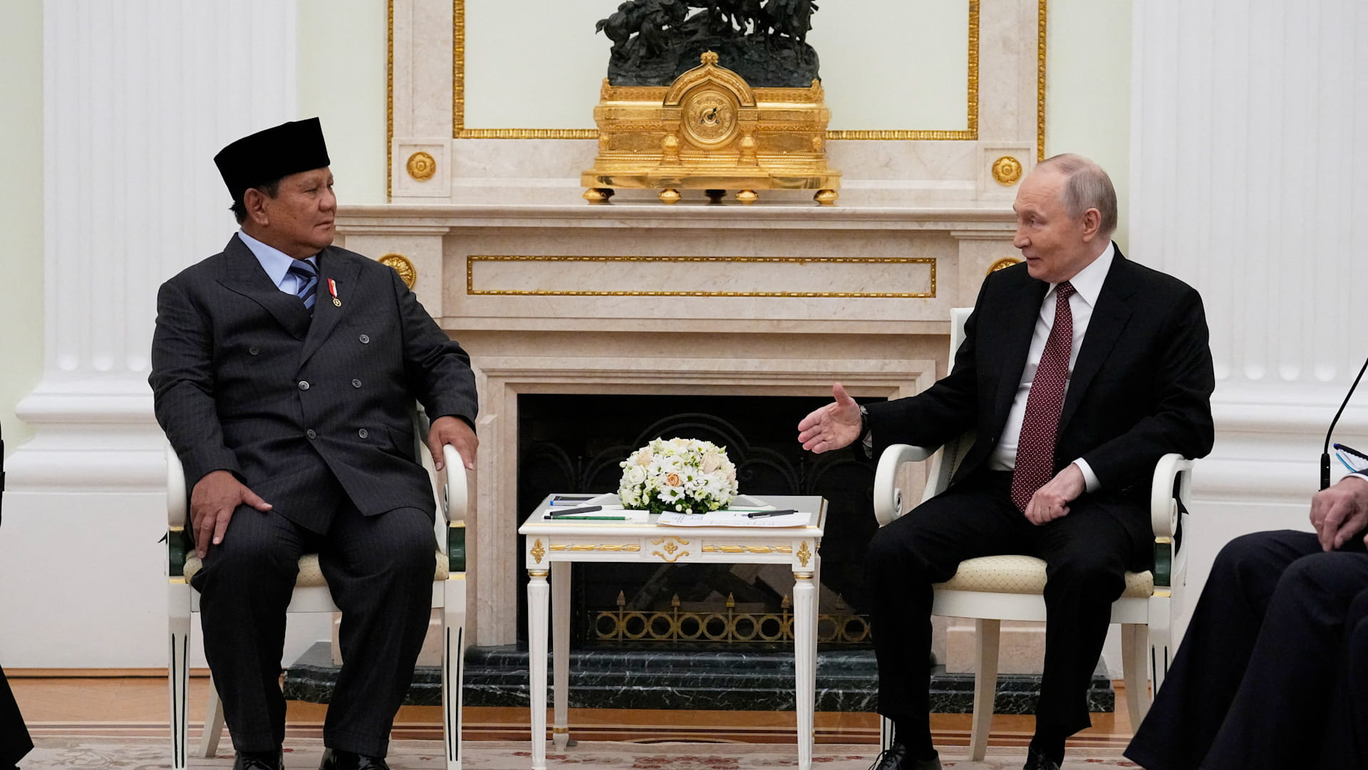 بوتين يبحث مع الرئيس الإندونيسي التعاون العسكري وإمدادات القمح 