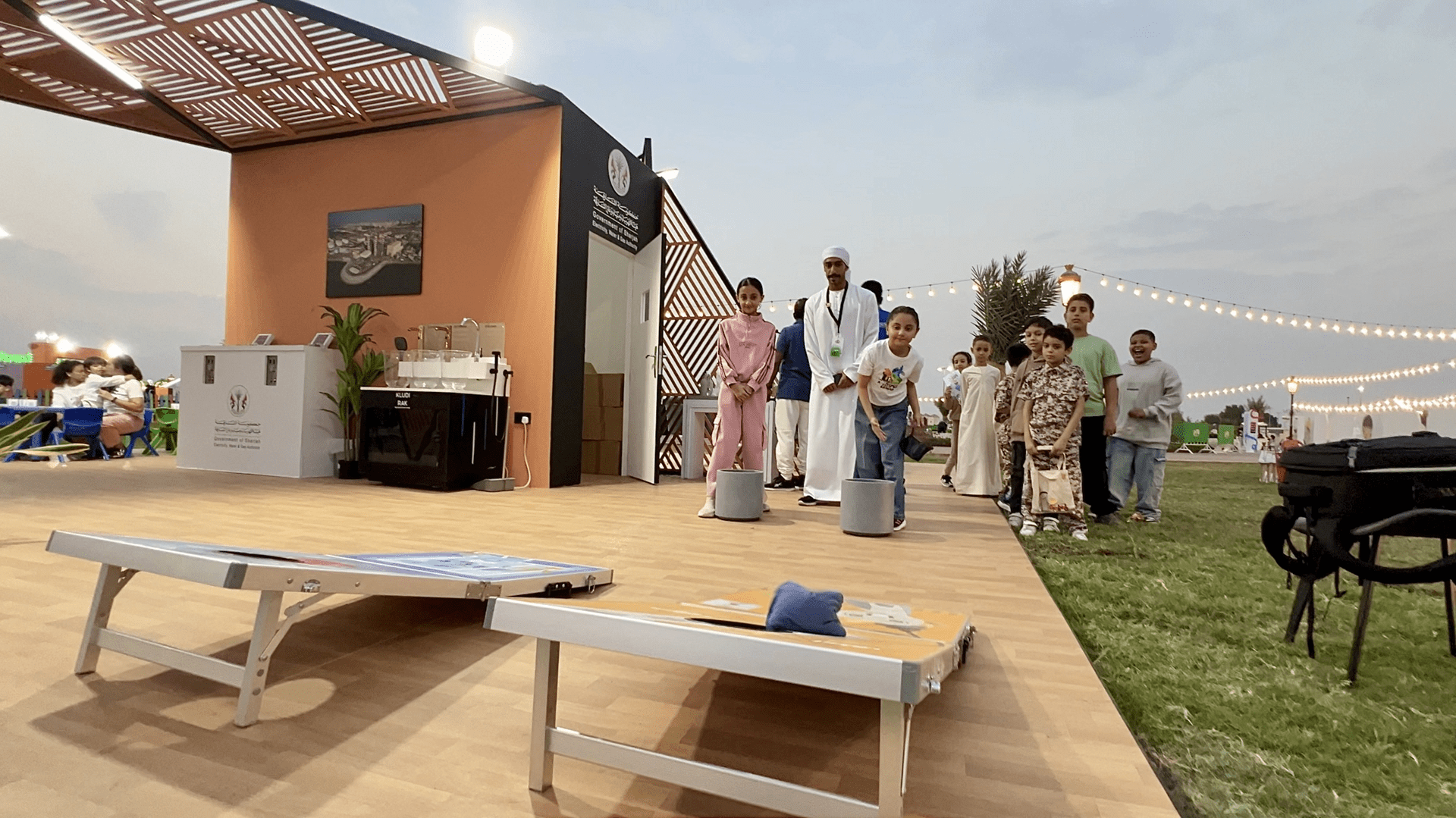 صورة بعنوان: "كهرباء الشارقة" تعزز الوعي بالطاقة والمياه في مهرجان الضواحي 14 