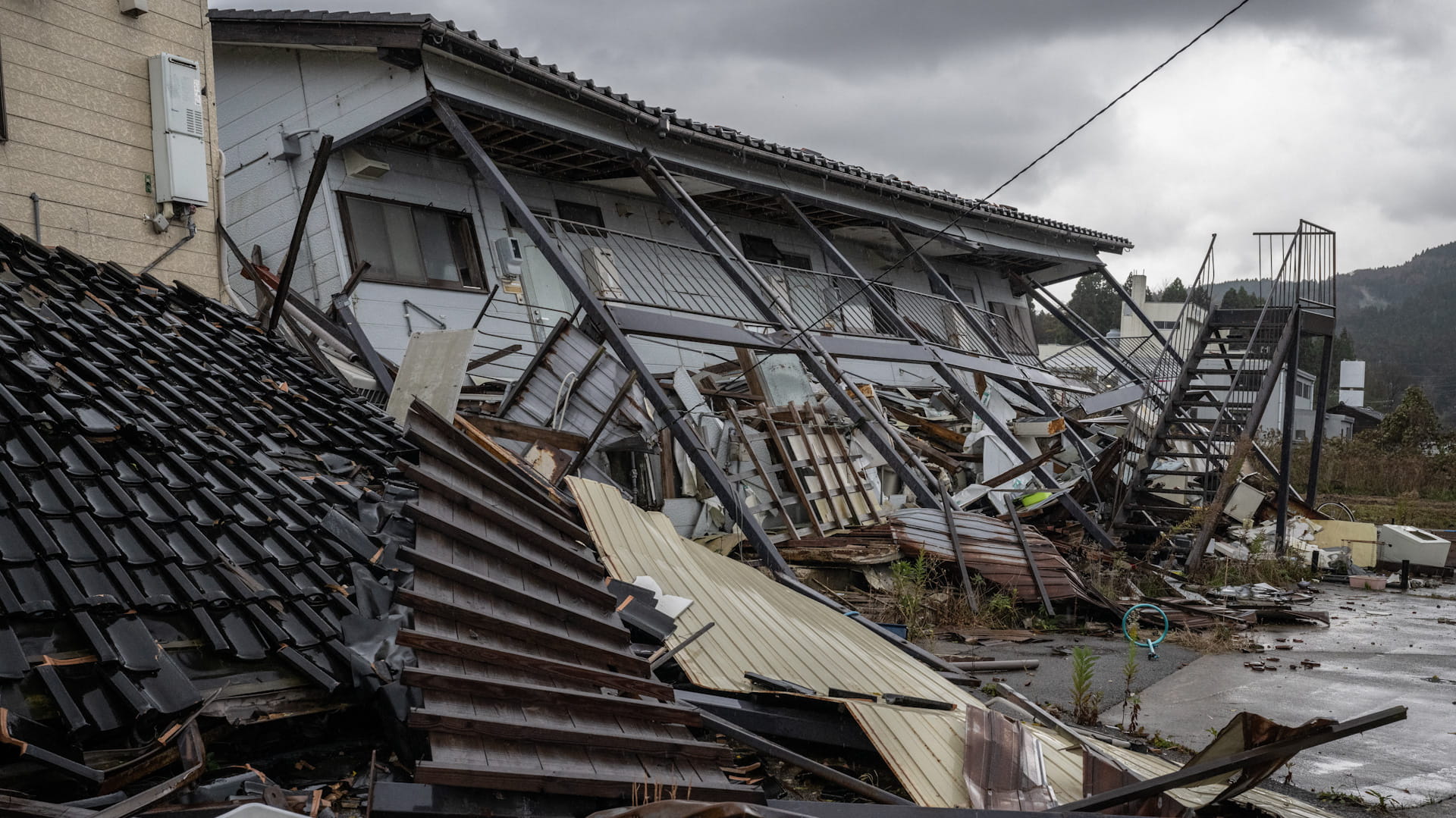 زلزال بشدة 5.7 درجة يضرب ساحل هونشو في اليابان