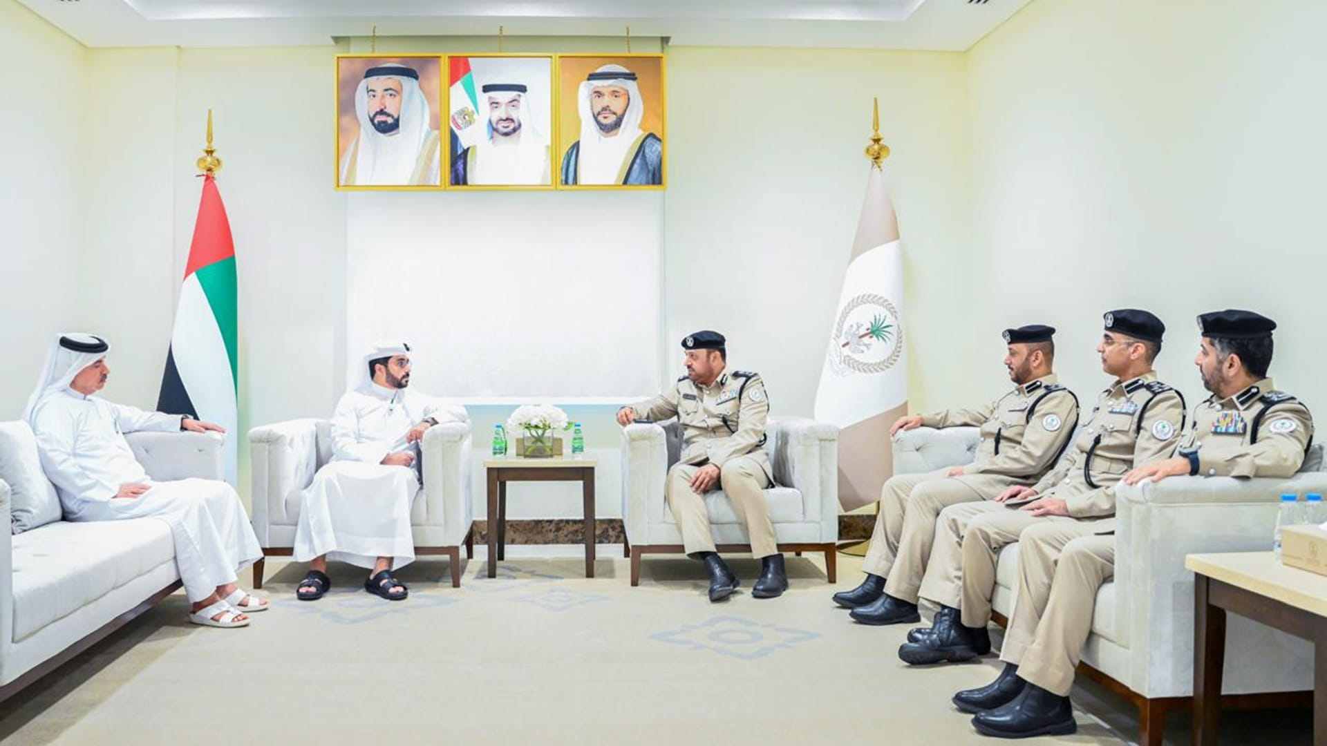 شرطة الشارقة والقنصلية البحرينية تبحثان تعزيز التعاون والخبرات 
