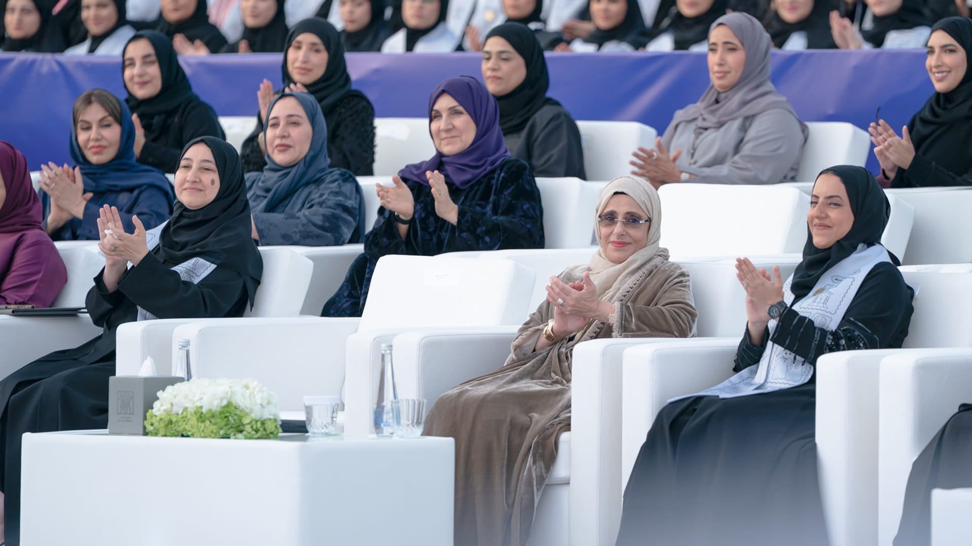 جواهر القاسمي تشهد حفل "من هنا البداية" 