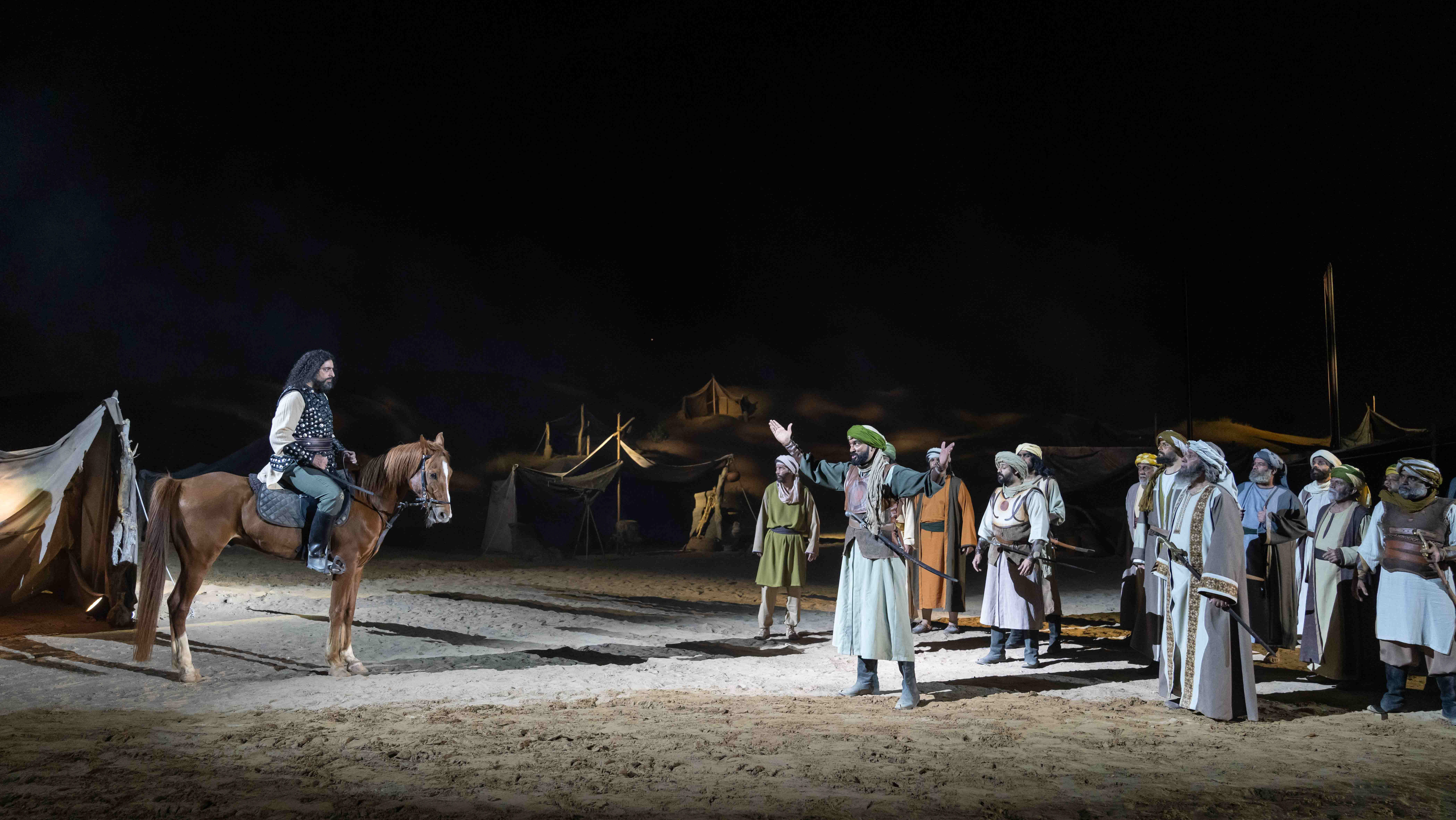 سلطان القاسمي يشهد افتتاح مهرجان الشارقة للمسرح الصحراوي الـ9