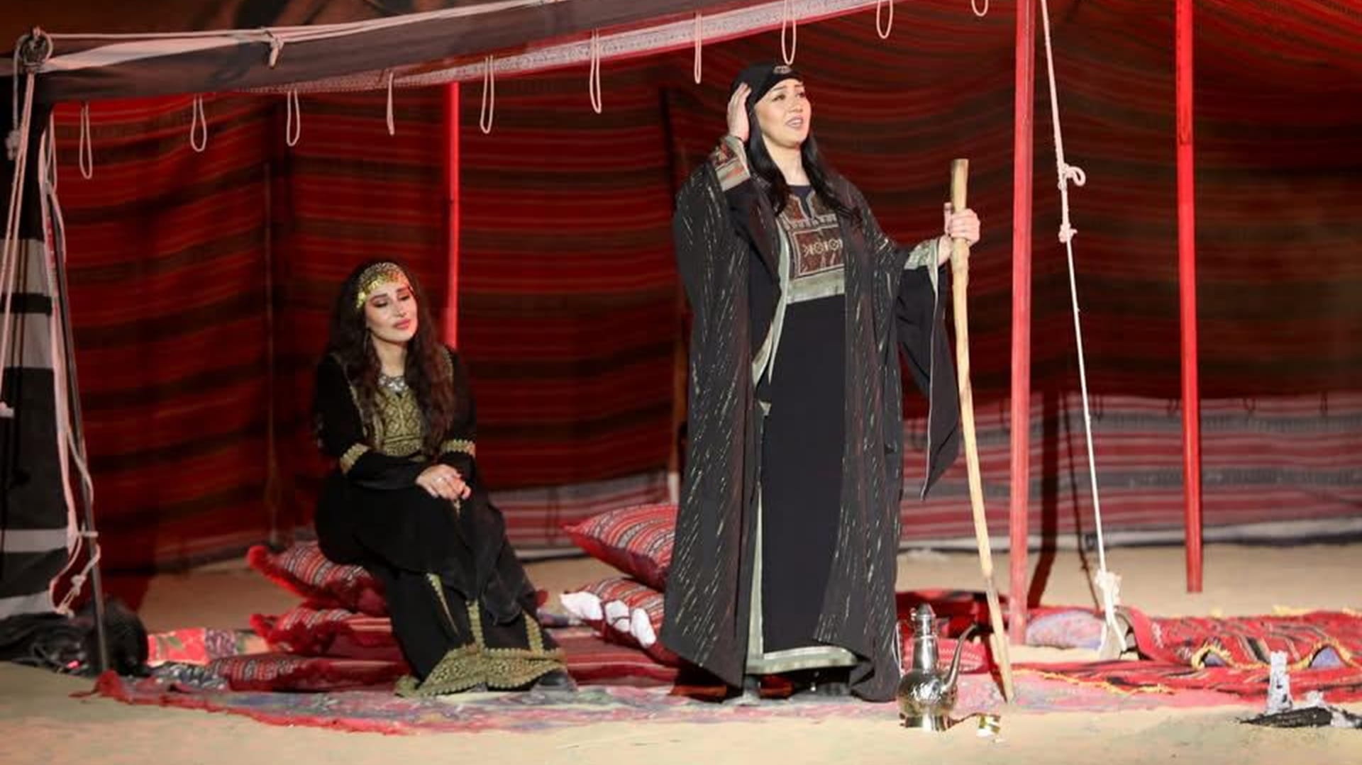 عرض "يا زين" يثري فعاليات مهرجان الشارقة للمسرح الصحراوي الـ9 