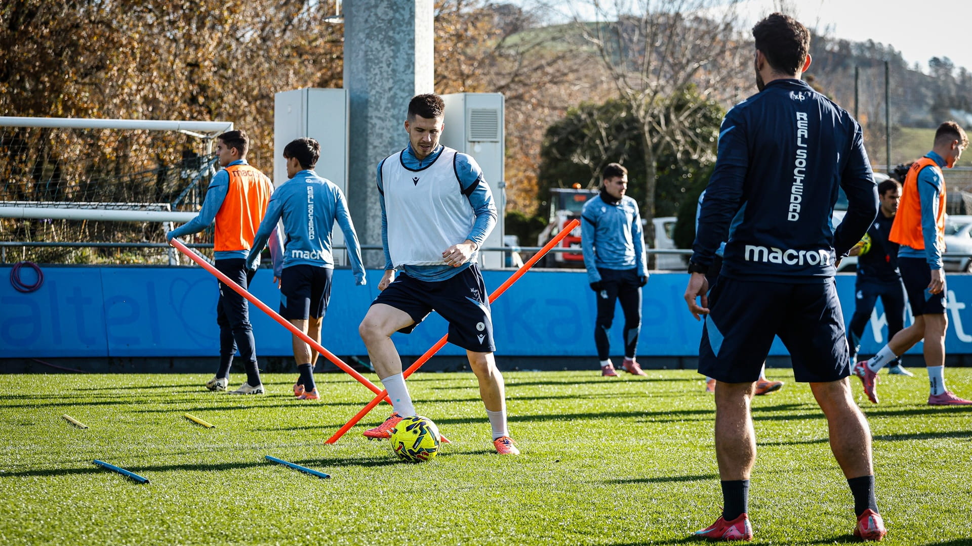 ريال سوسييداد يستغني عن خدمات المدرب سيرخيو فرانسيسكو 