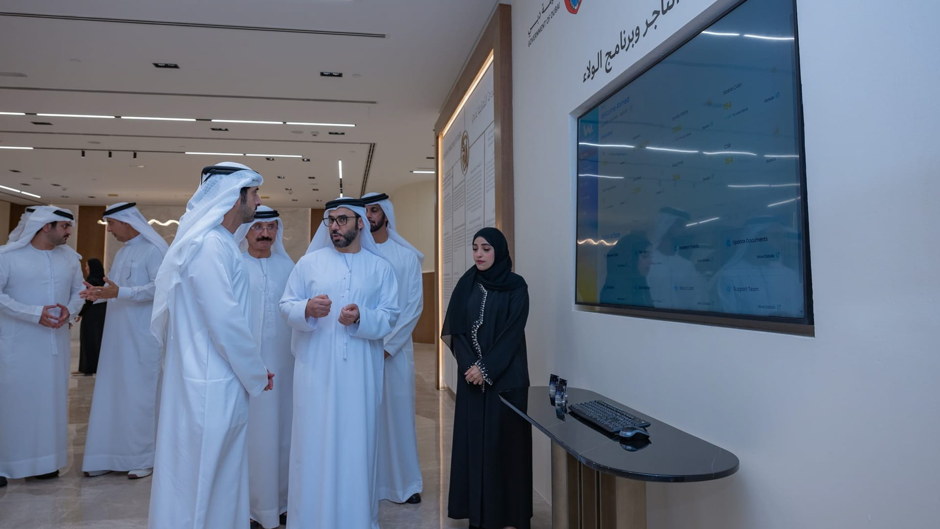Hamdan bin Mohammed visits Dubai Customs 