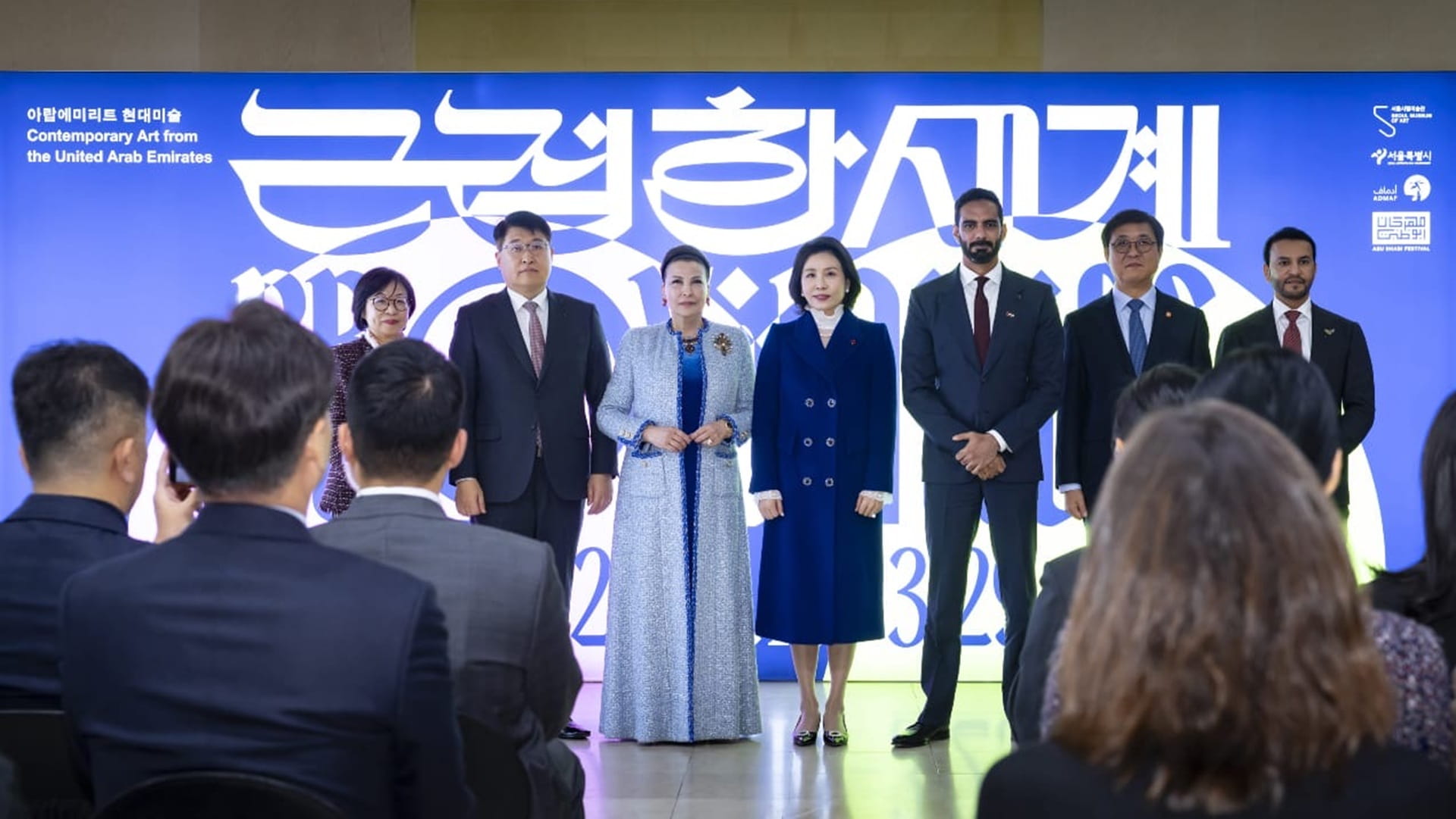 وزير الثقافة يفتتح أكبر معرض للفن الإماراتي المعاصر في سيؤول