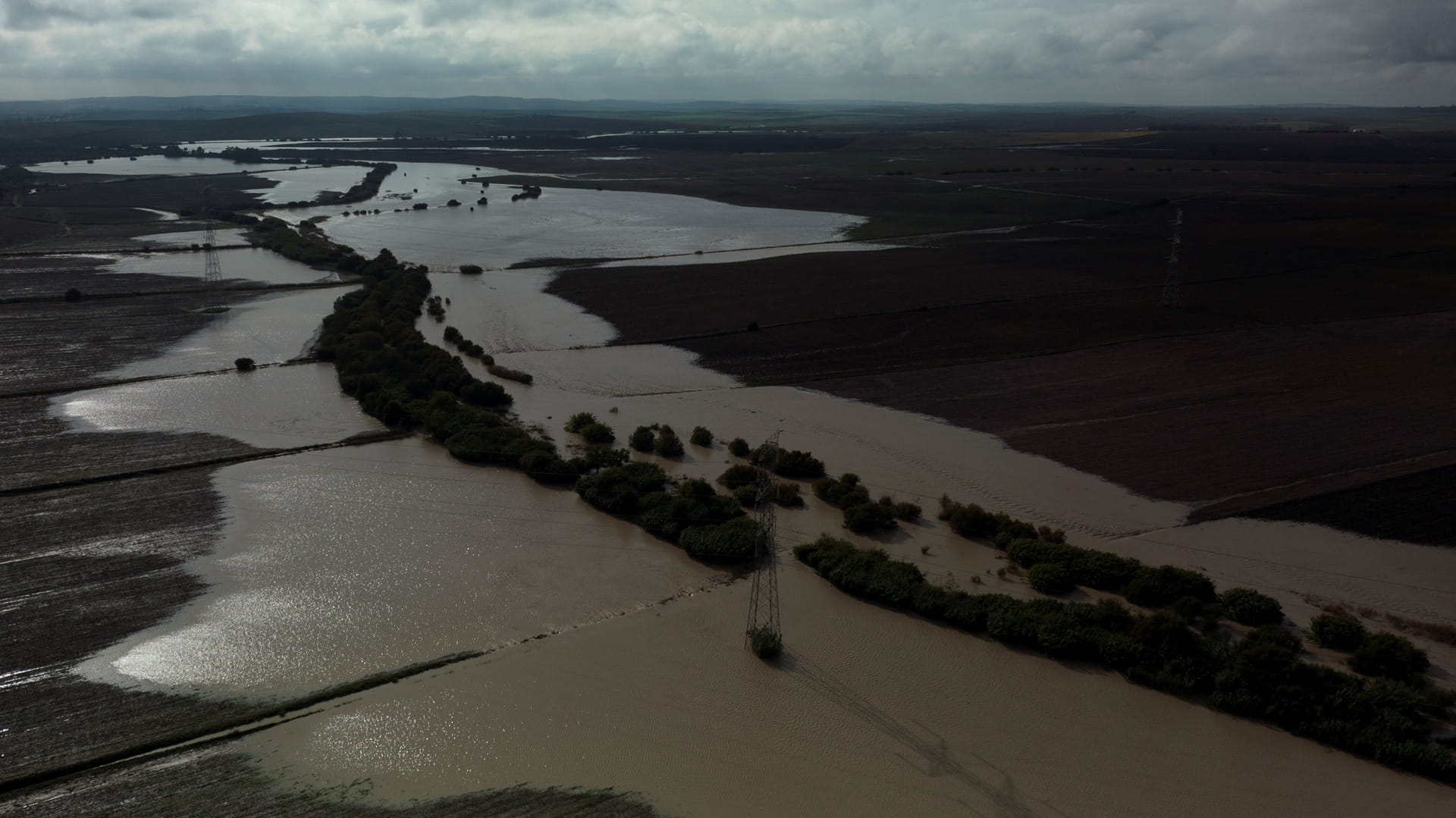 خسائر الكوارث الطبيعية بالعالم تتراجع في 2025 إلى 220 مليار دولار 