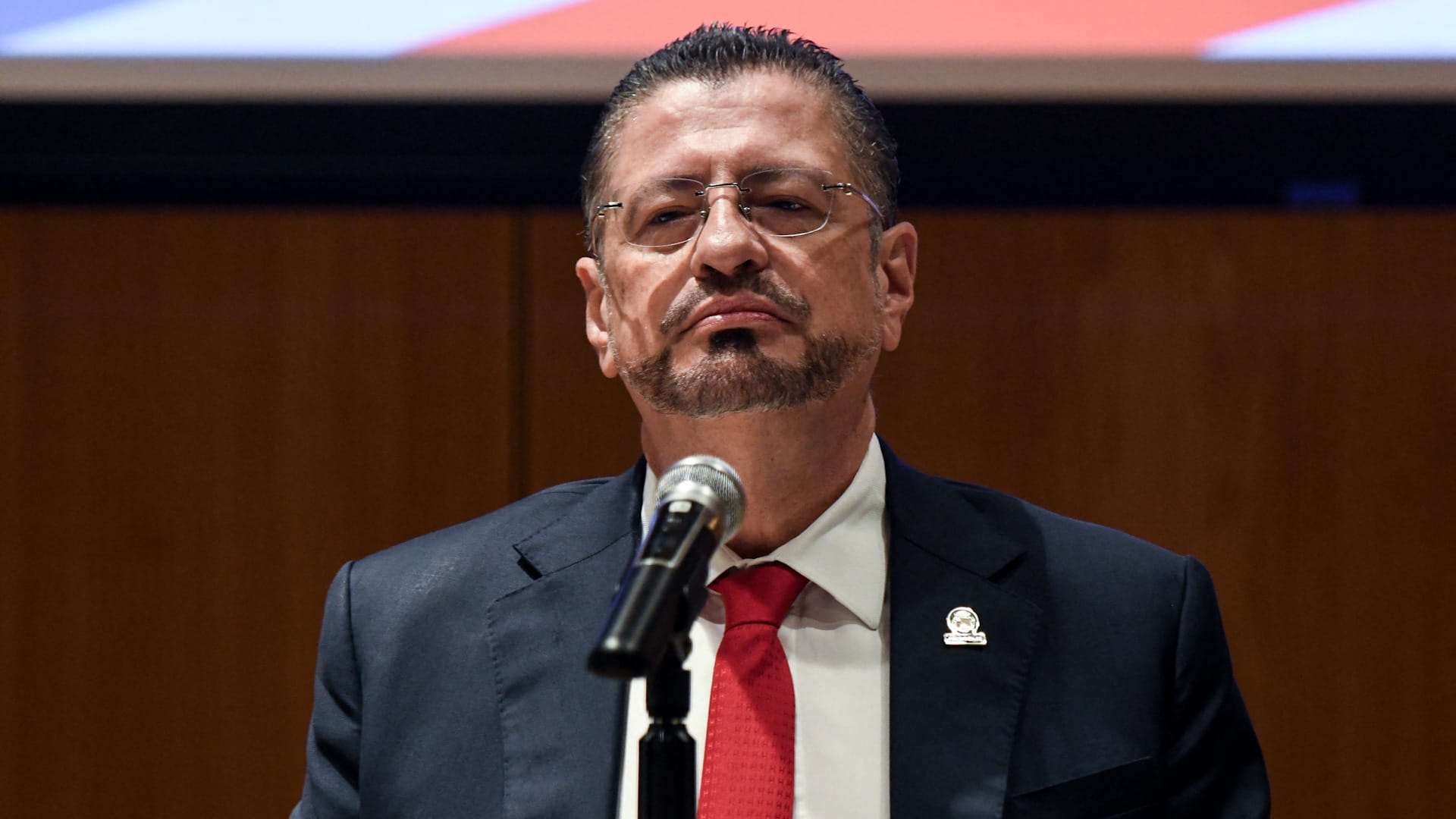  رئيس كوستاريكا ينجو من تصويت ثان في الكونغرس لنزع حصانته