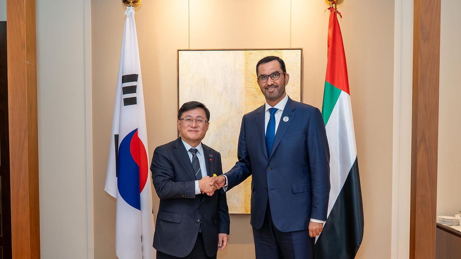 صورة بعنوان: الإمارات وكوريا تبحثان تعزيز الشراكة الإستراتيجية والتعاون الصناعي 