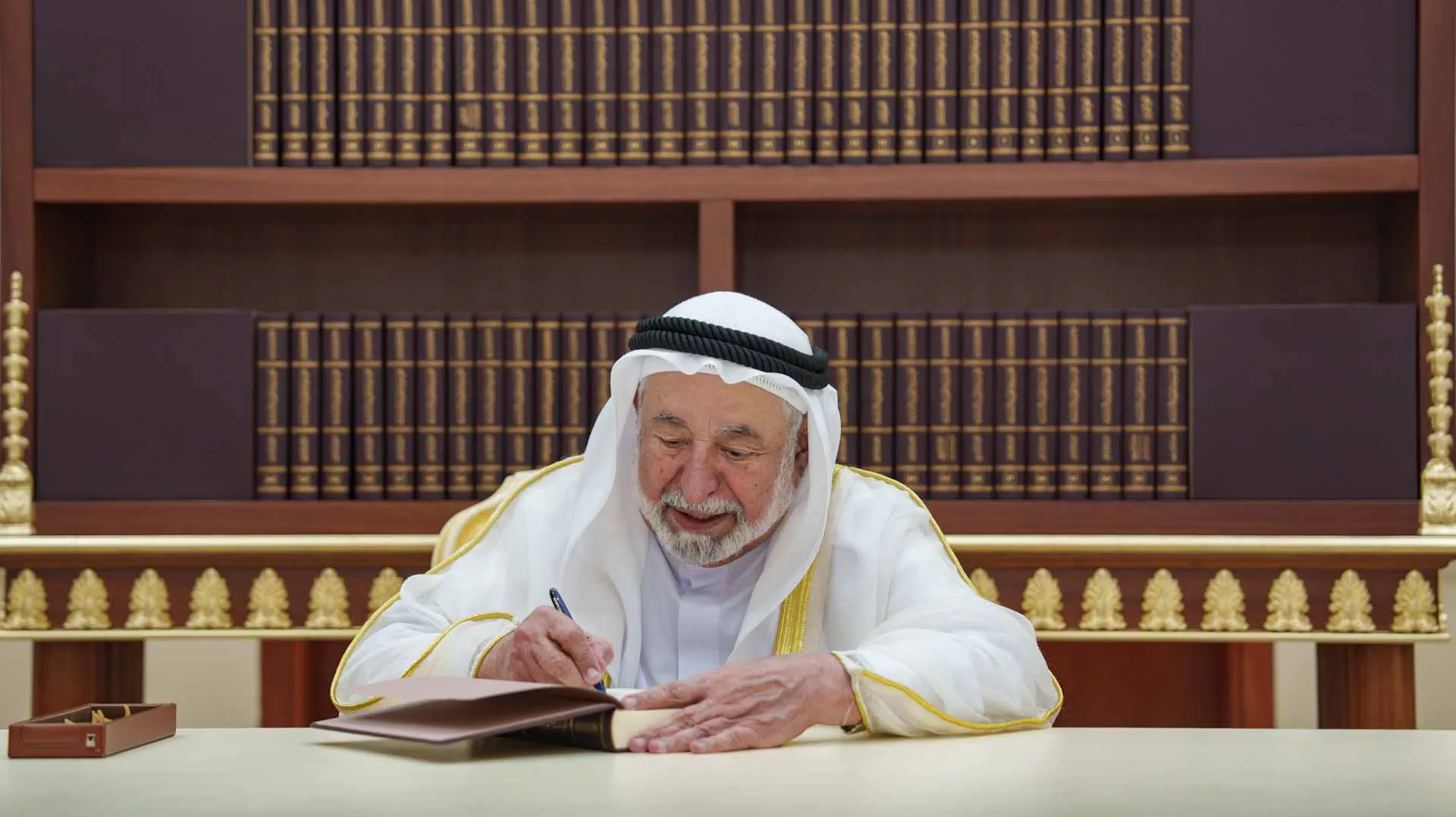Sharjah Ruler signs first edition of Arabic Encyclopedia 