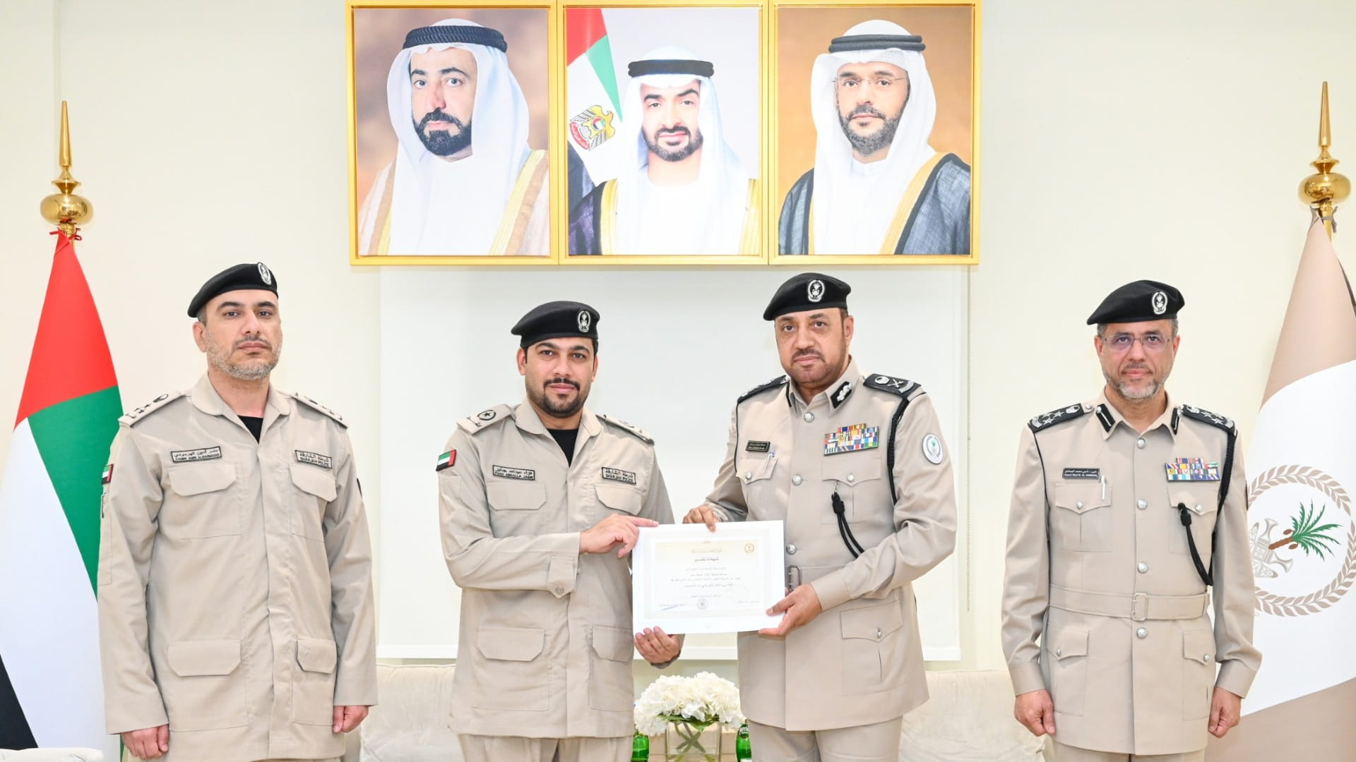 اللواء عبد الله مبارك يكرّم موظفين من "الأدلة والمختبرات الجنائية" 