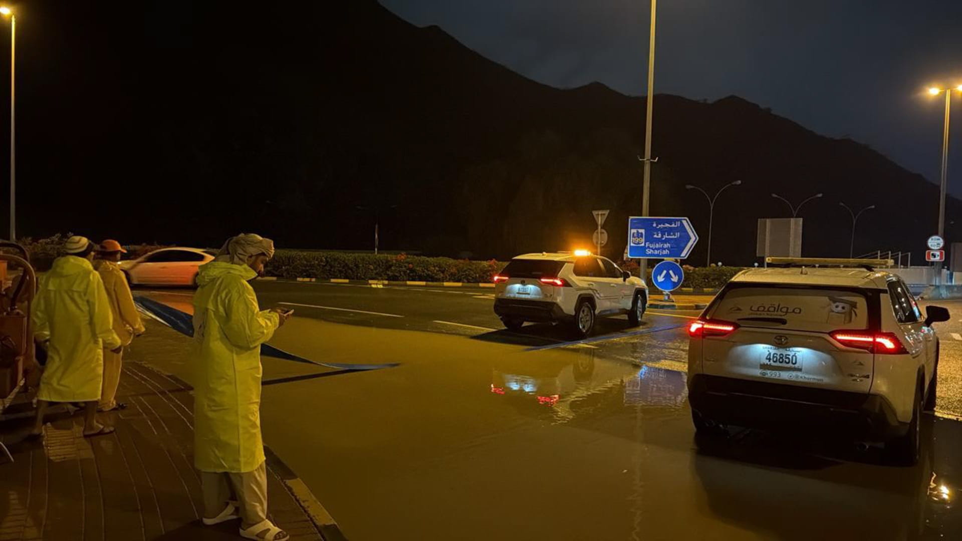 بلدية خورفكان تستكمل جاهزيتها لموسم الأمطار وتعزّز سرعة الاستجابة 